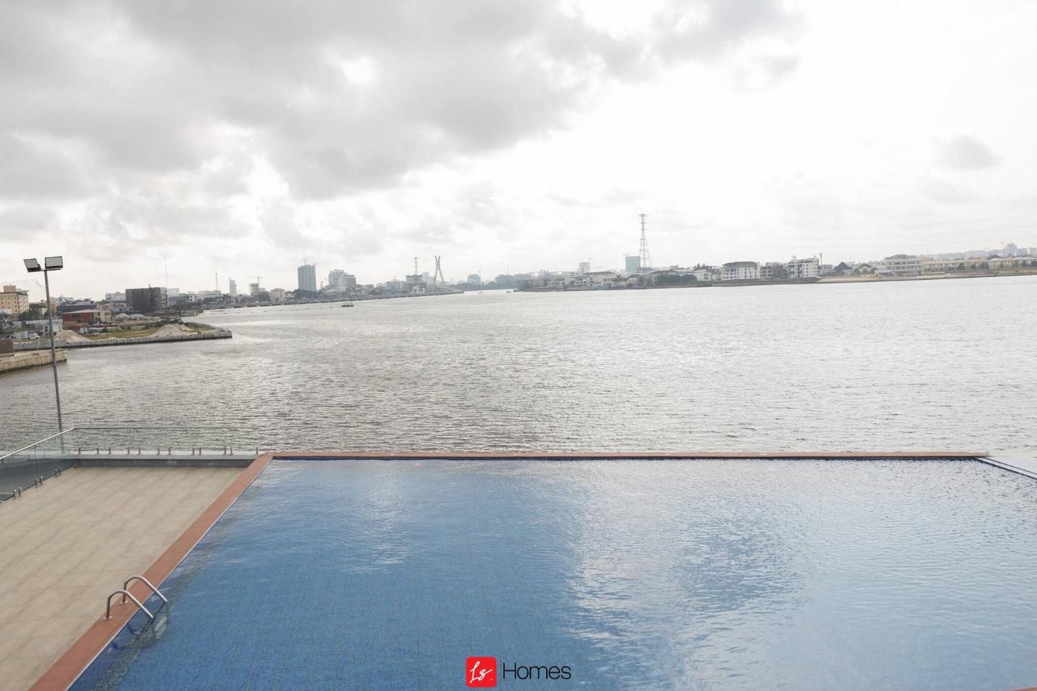 Chic Waterfront 2BR in Lekki Phase 1 - 5 Star Apt