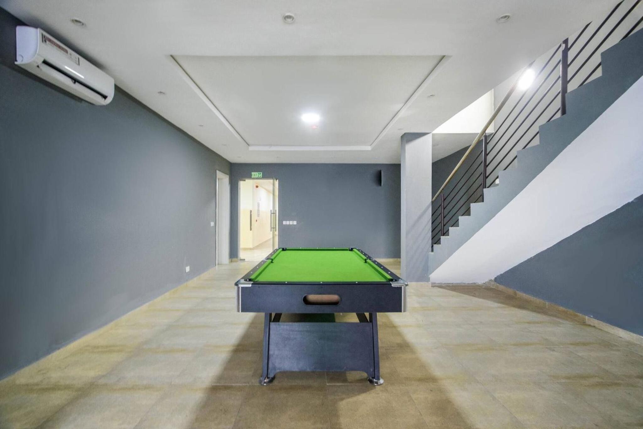 Chic Waterfront 2BR in Lekki Phase 1 - 5 Star Apt