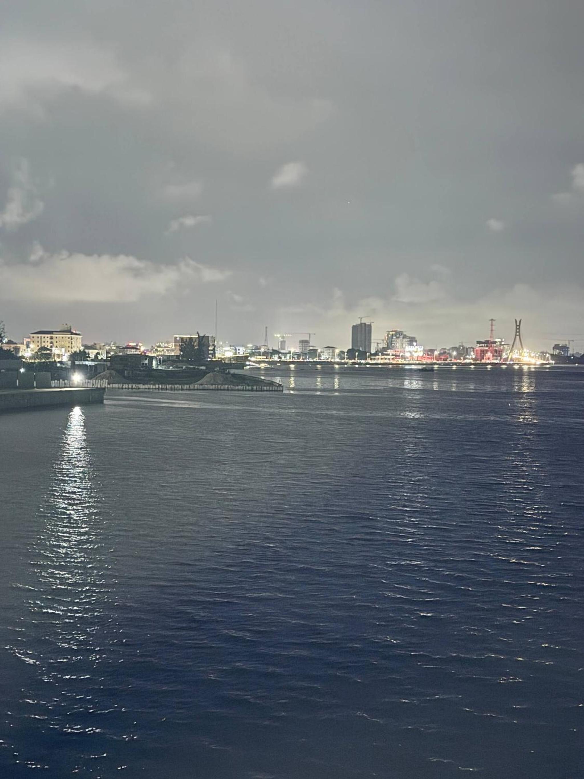 Chic Waterfront 2BR in Lekki Phase 1 - 5 Star Apt