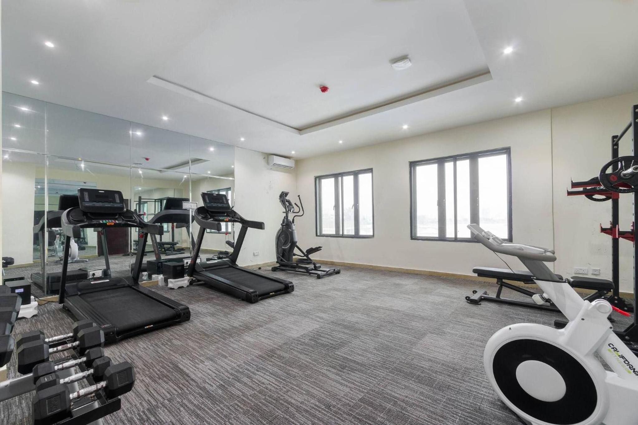 Chic Waterfront 2BR in Lekki Phase 1 - 5 Star Apt