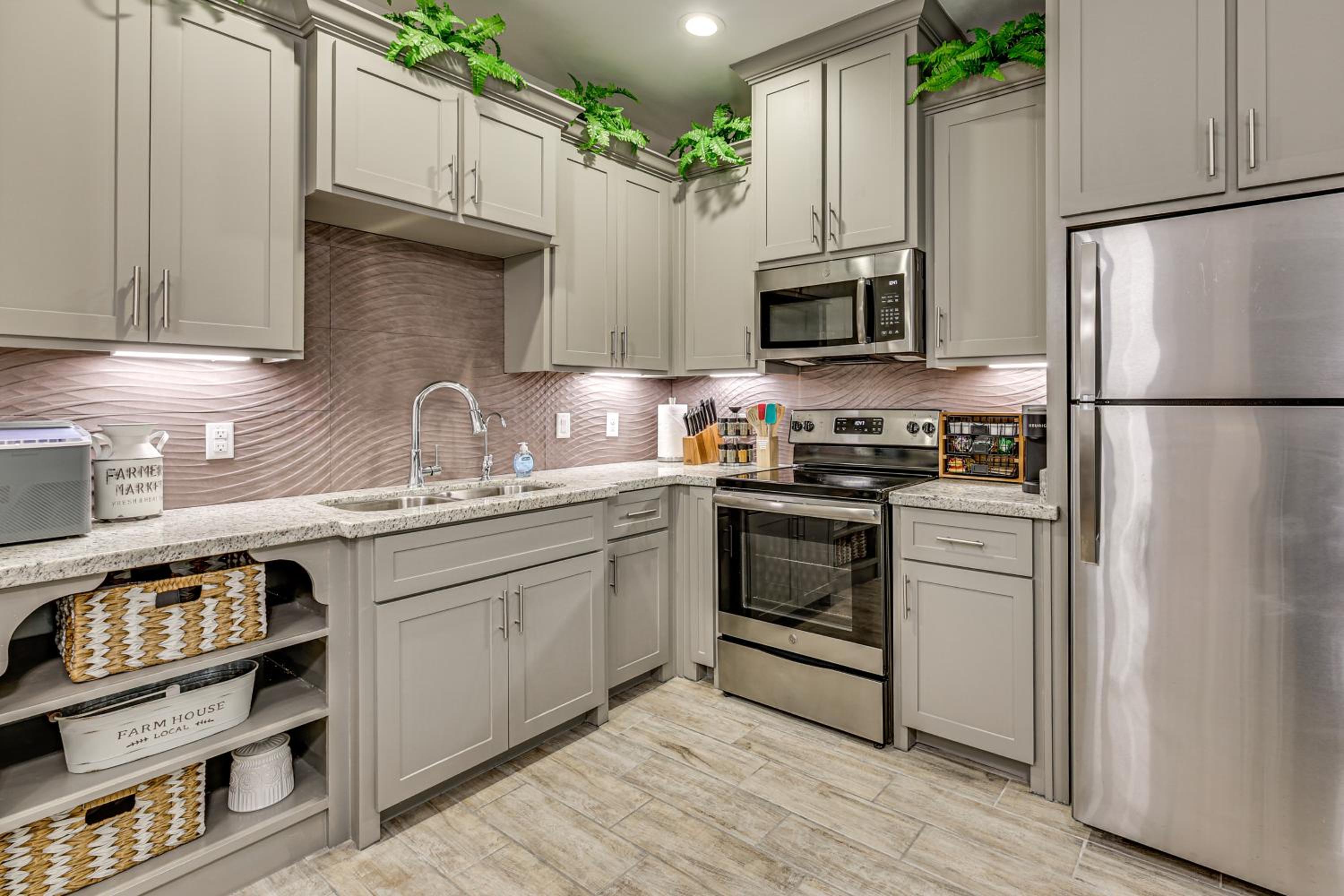 3 Mi to Downtown Edinburg Quiet Condo with Patio