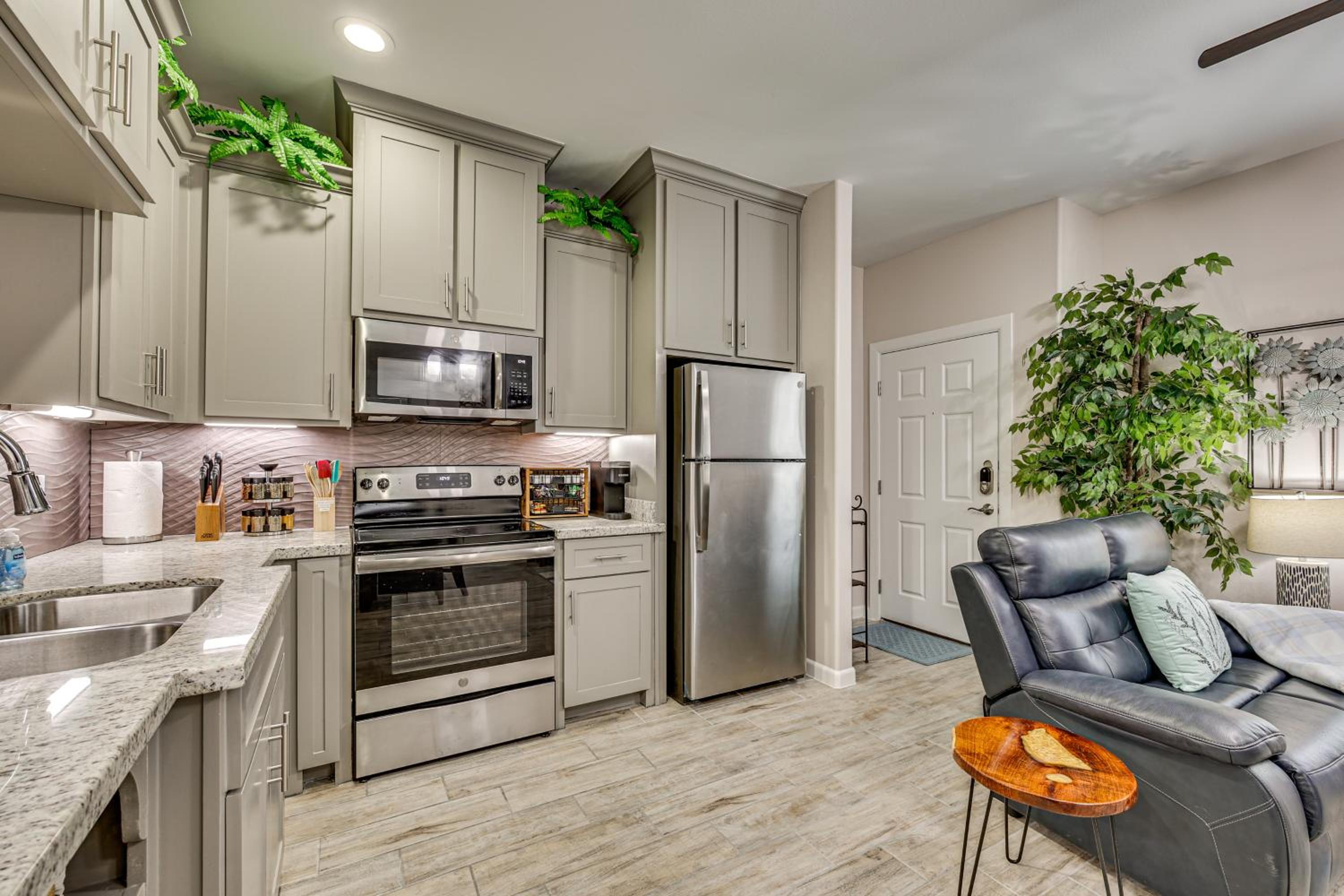 3 Mi to Downtown Edinburg Quiet Condo with Patio