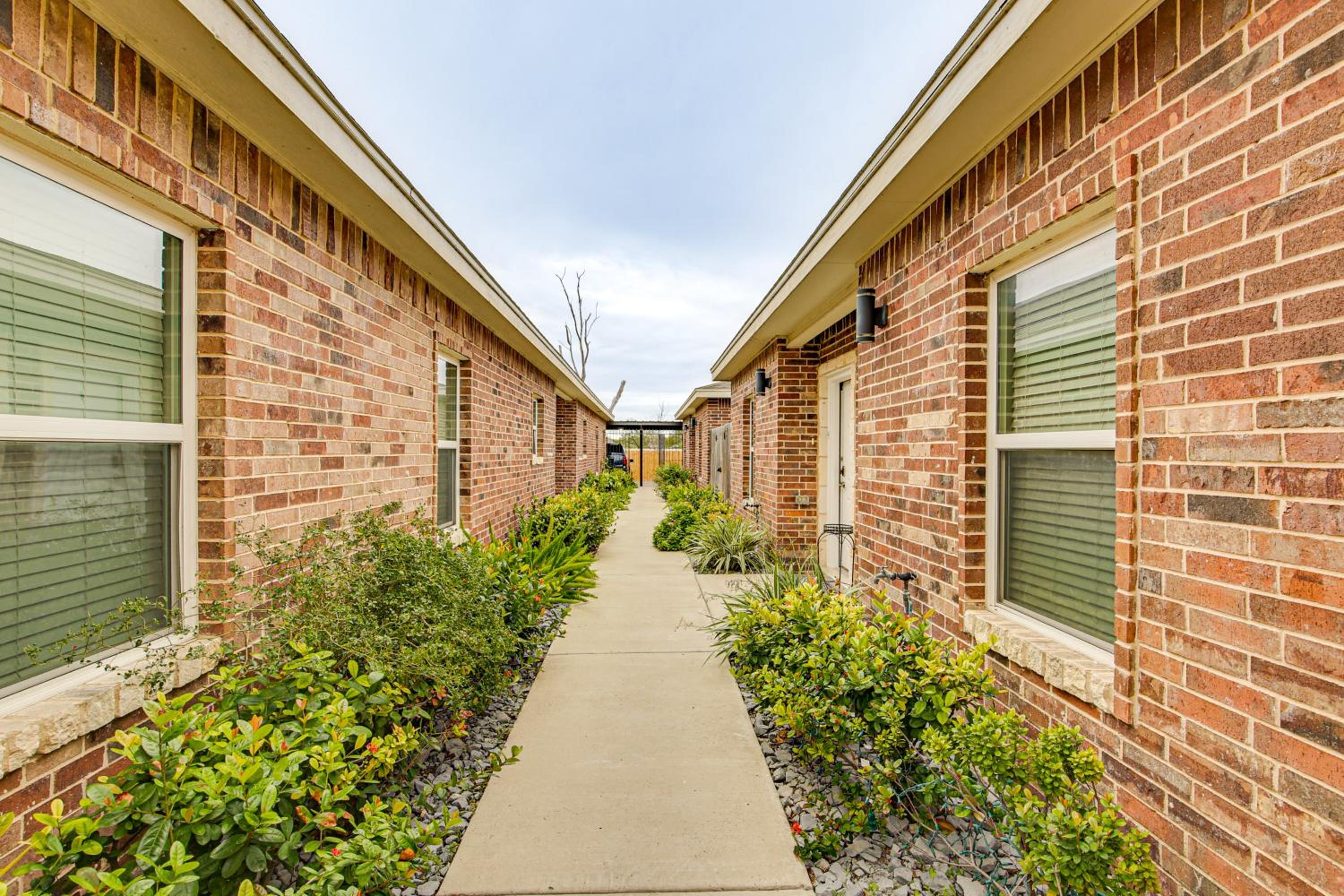 3 Mi to Downtown Edinburg Quiet Condo with Patio