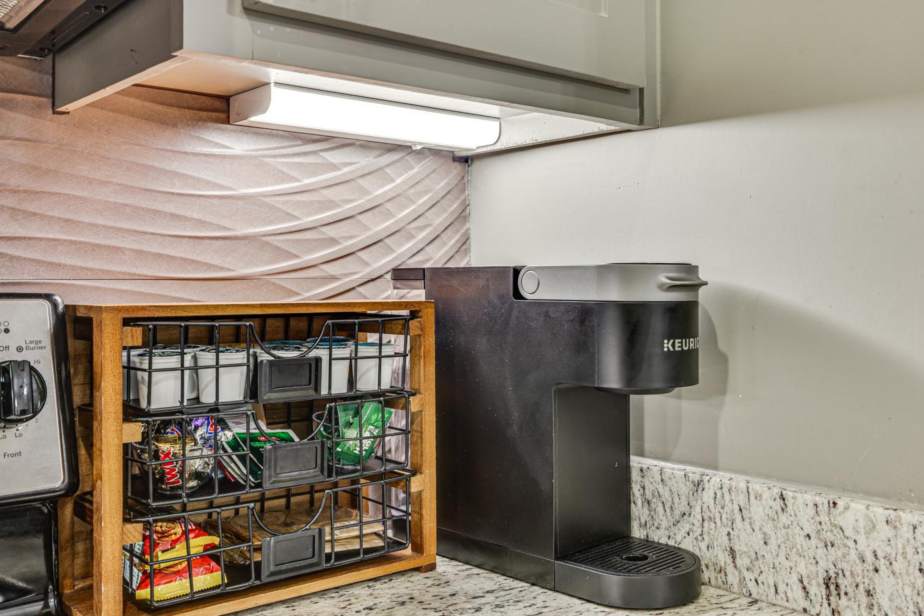 3 Mi to Downtown Edinburg Quiet Condo with Patio