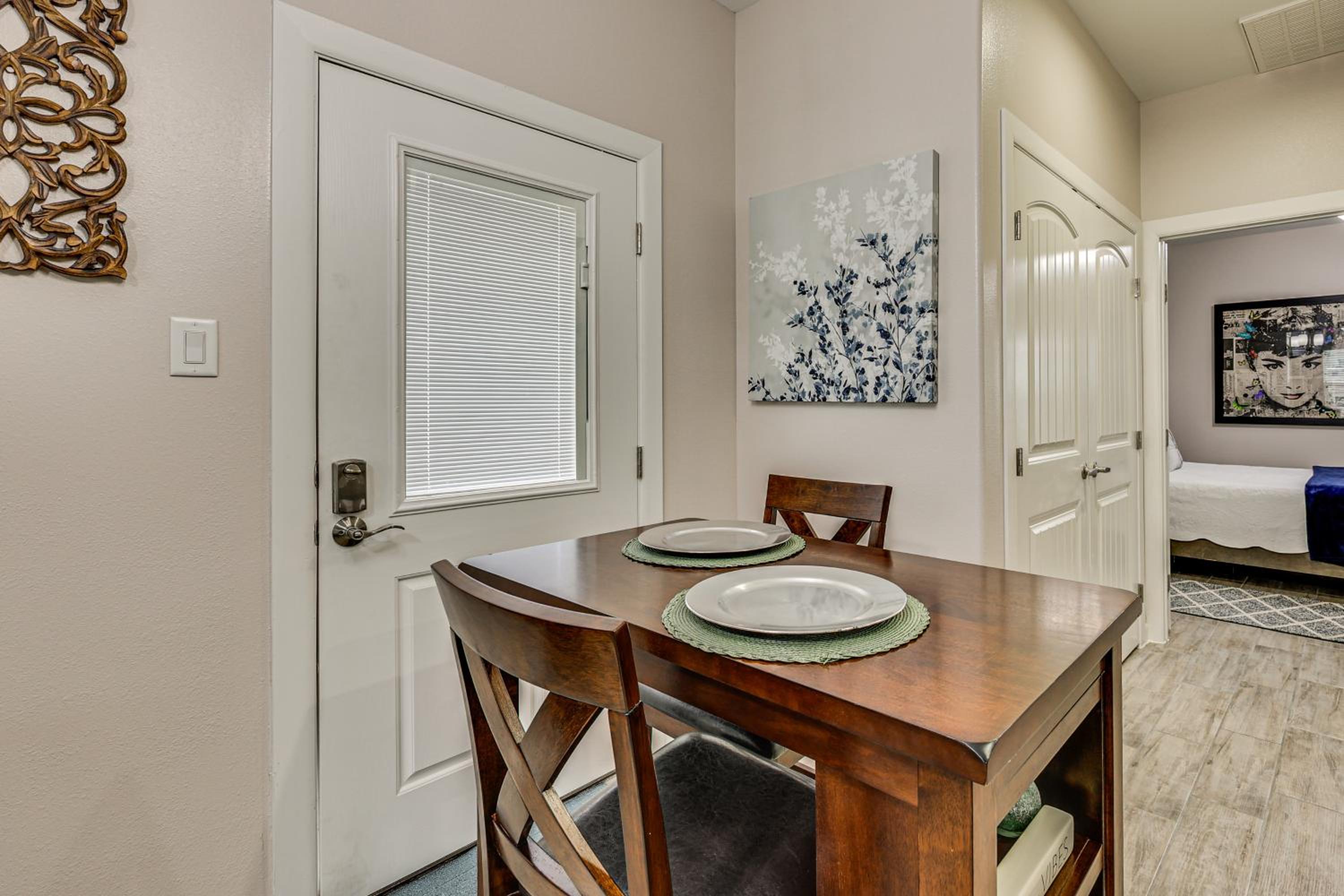 3 Mi to Downtown Edinburg Quiet Condo with Patio