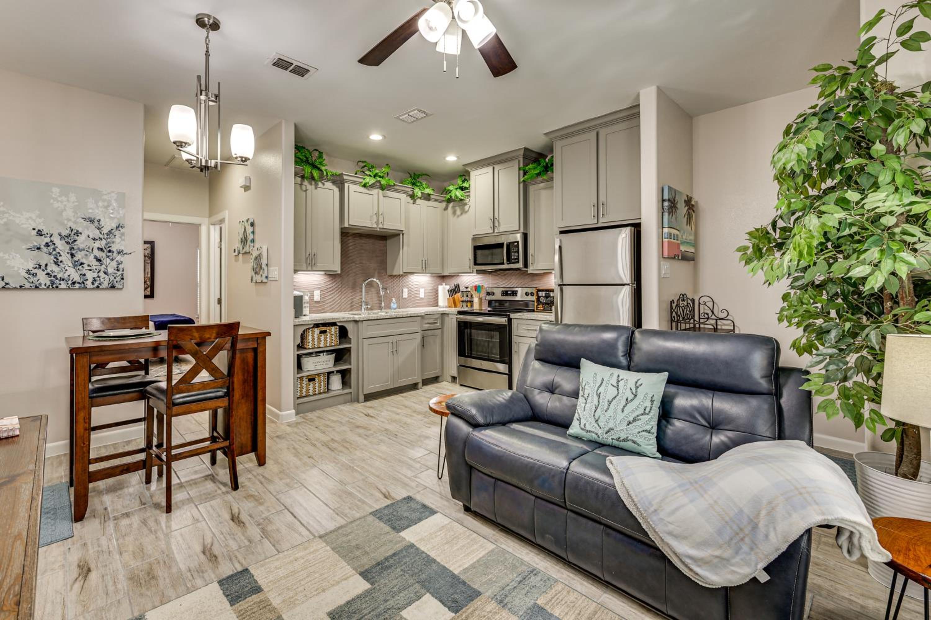 3 Mi to Downtown Edinburg Quiet Condo with Patio