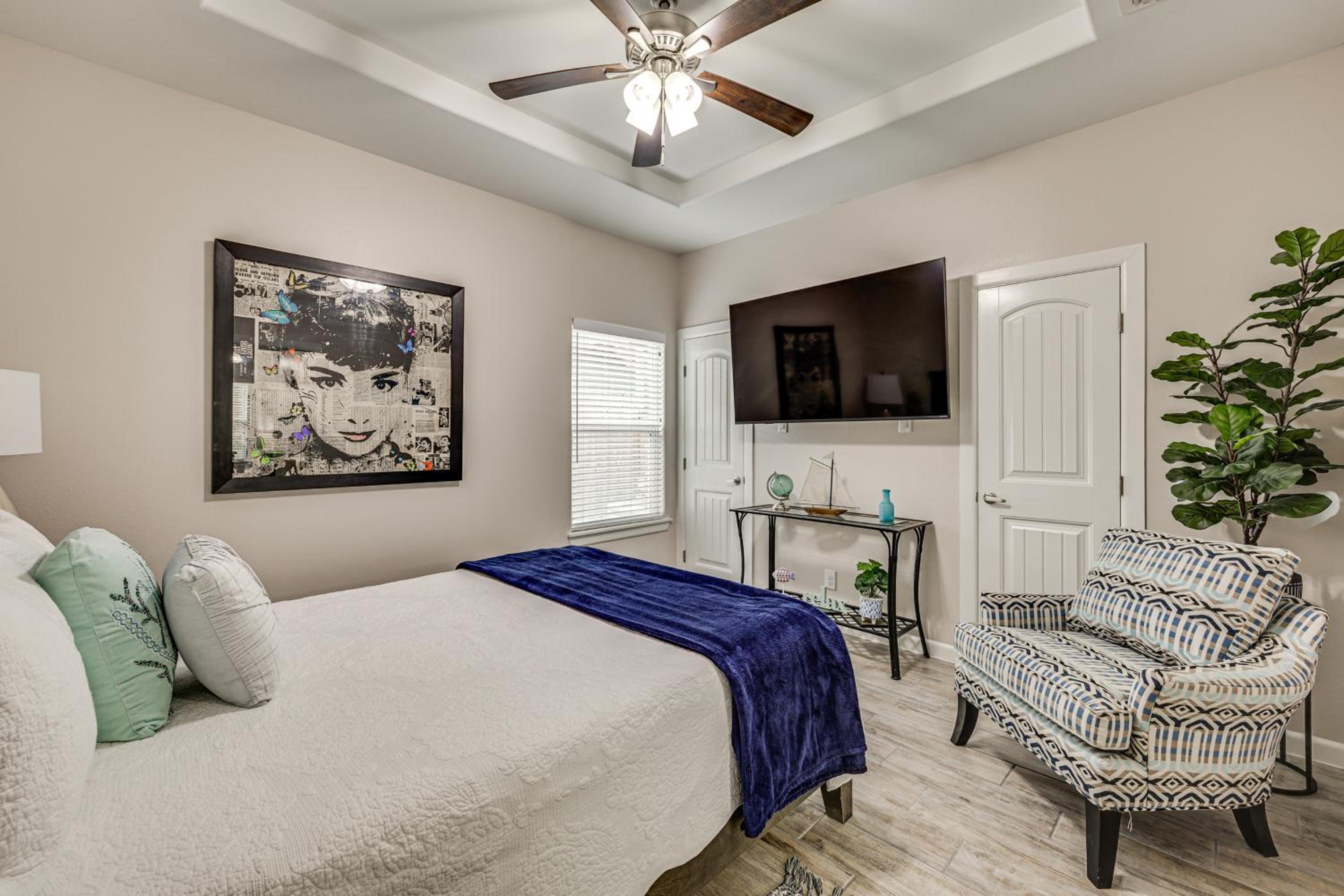 3 Mi to Downtown Edinburg Quiet Condo with Patio