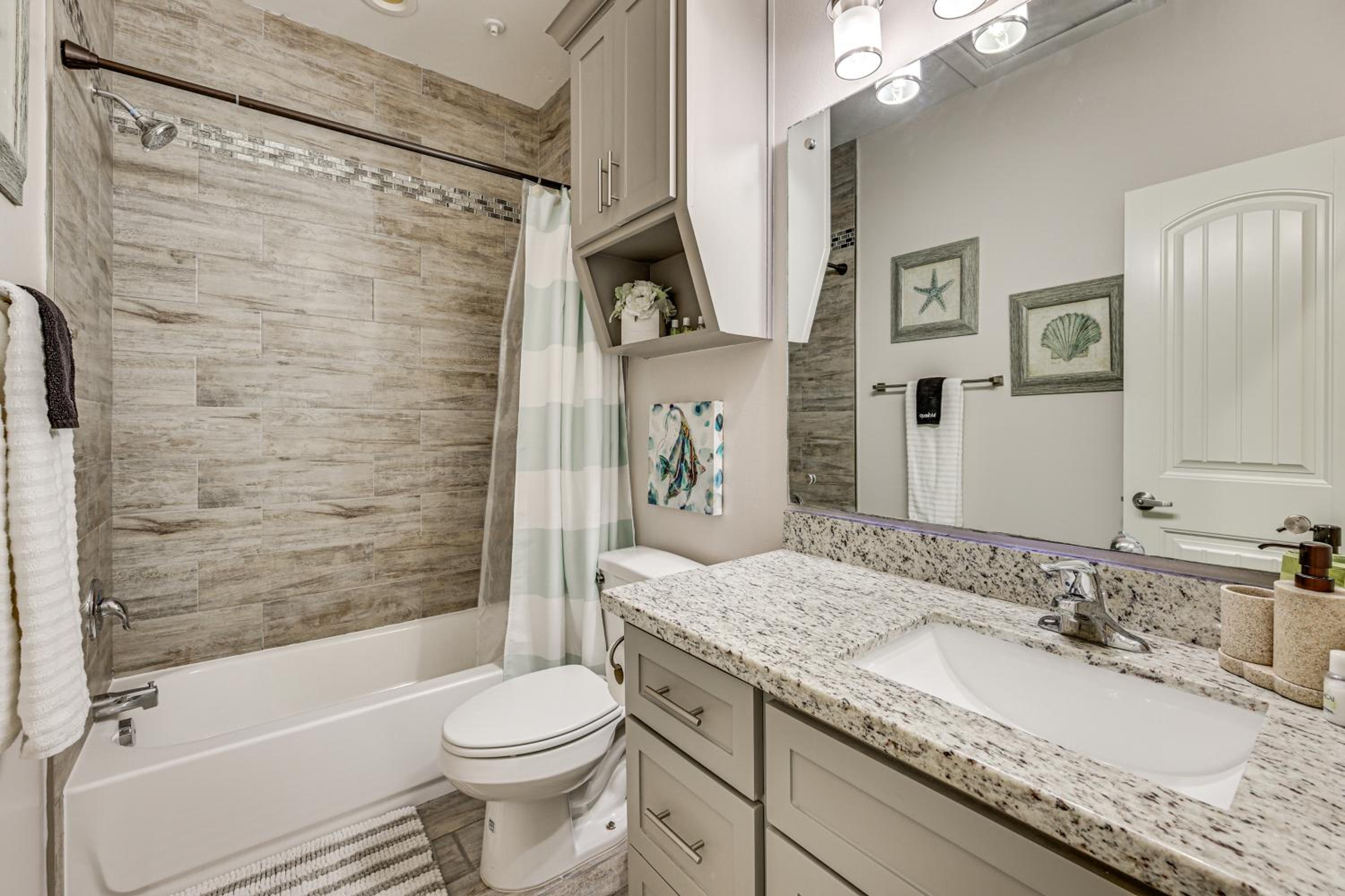 3 Mi to Downtown Edinburg Quiet Condo with Patio