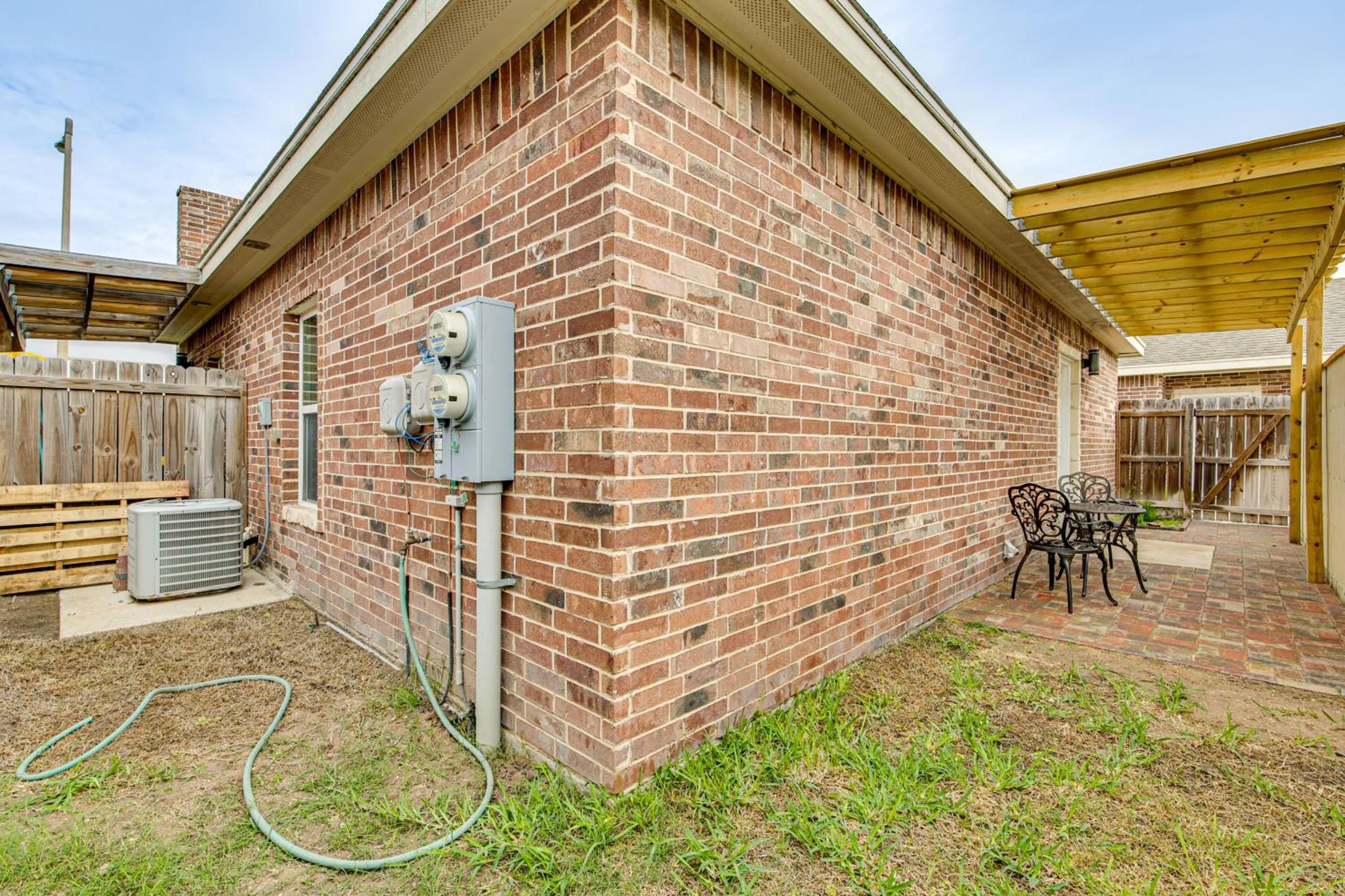 3 Mi to Downtown Edinburg Quiet Condo with Patio