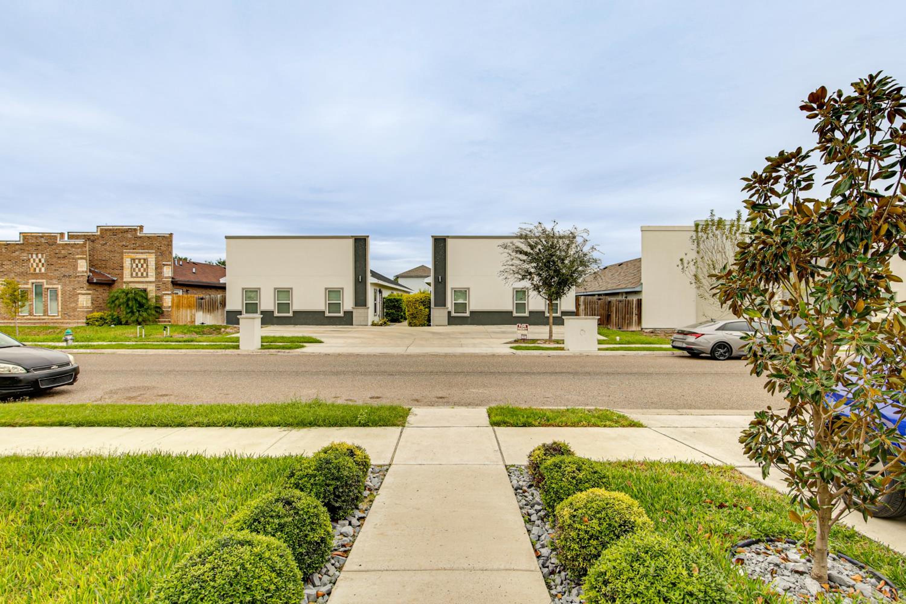 3 Mi to Downtown Edinburg Quiet Condo with Patio