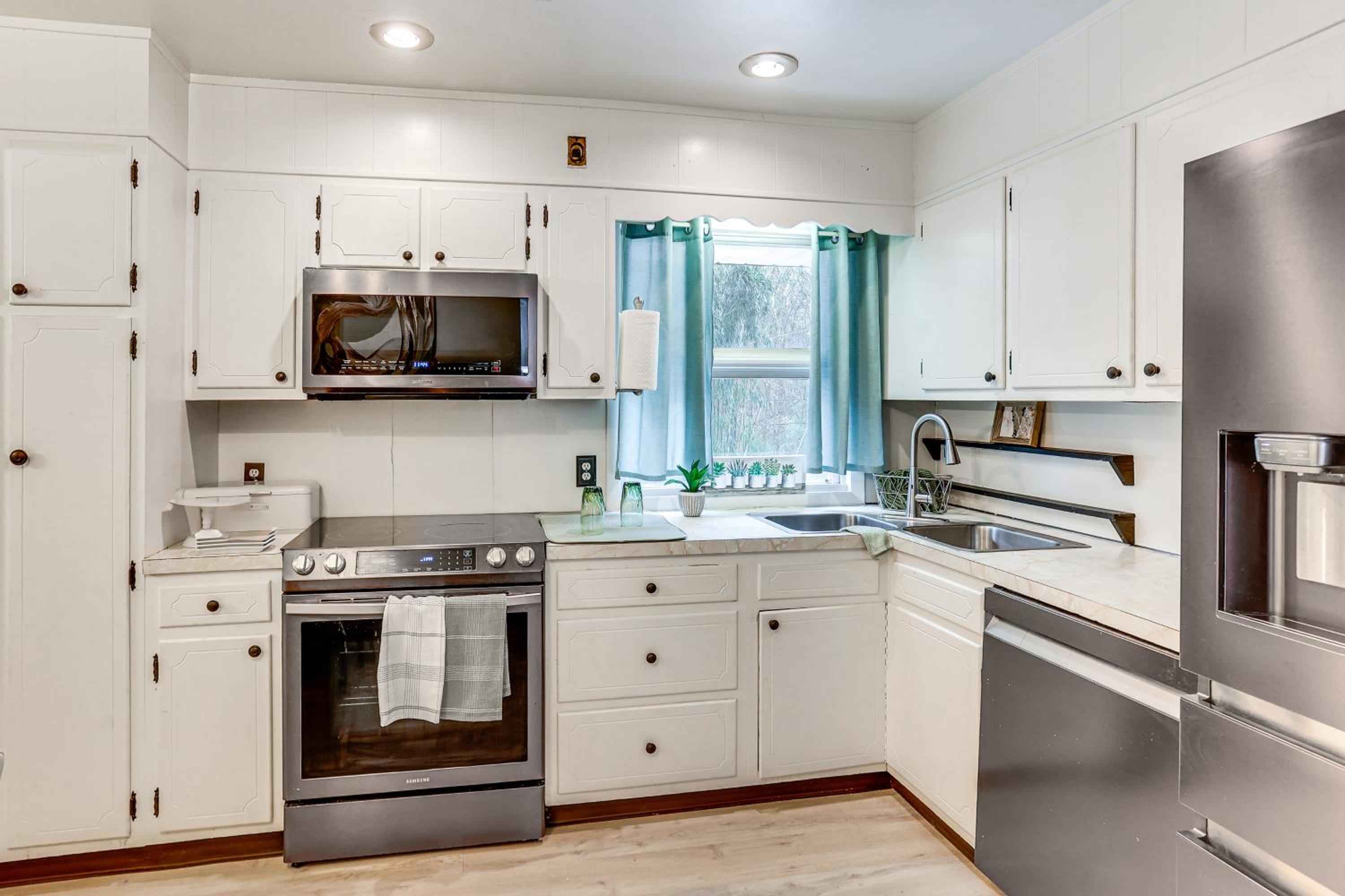 Family Home on Greenbelt, 4 Mi to Dtwn Harrisburg!