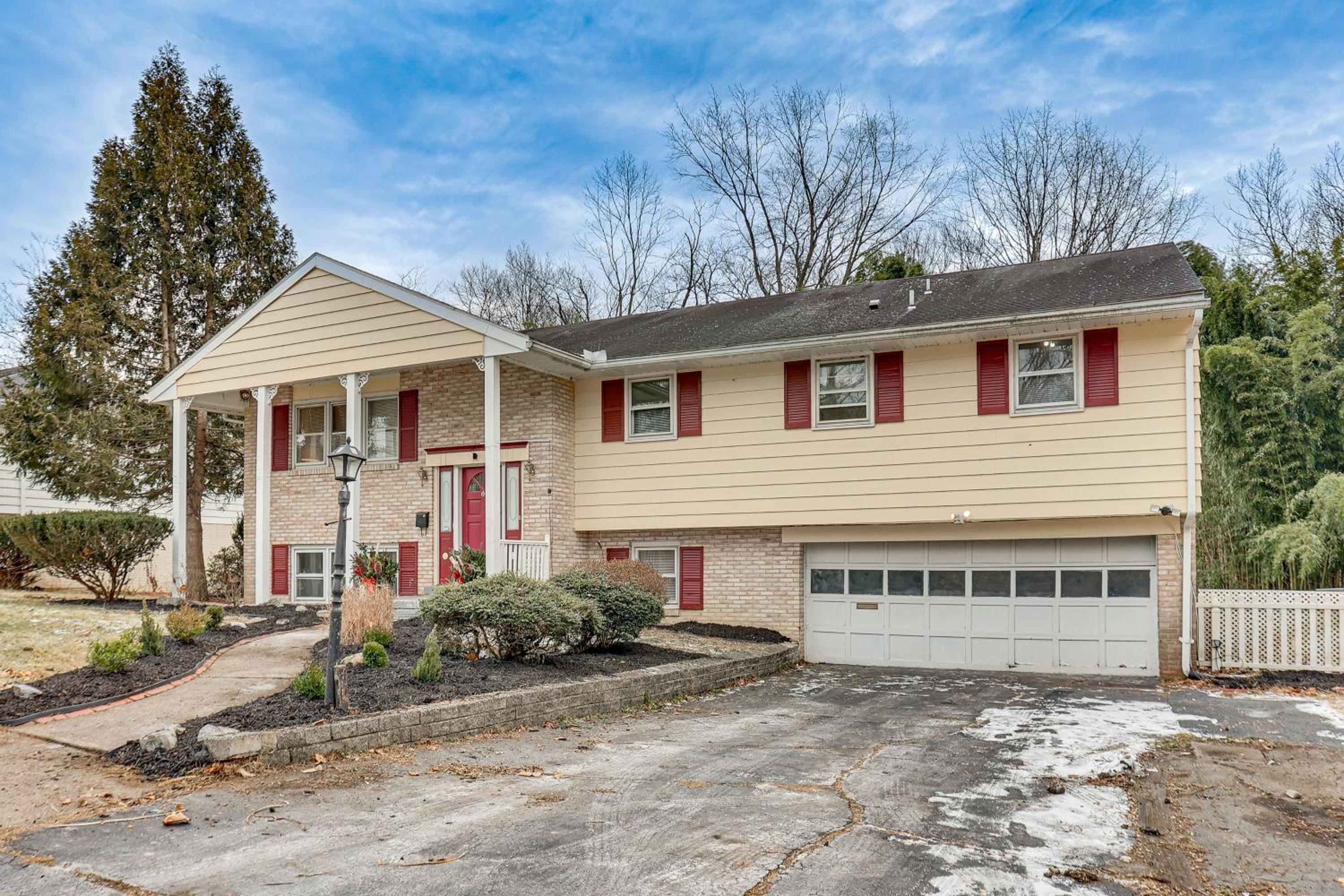 Family Home on Greenbelt, 4 Mi to Dtwn Harrisburg!