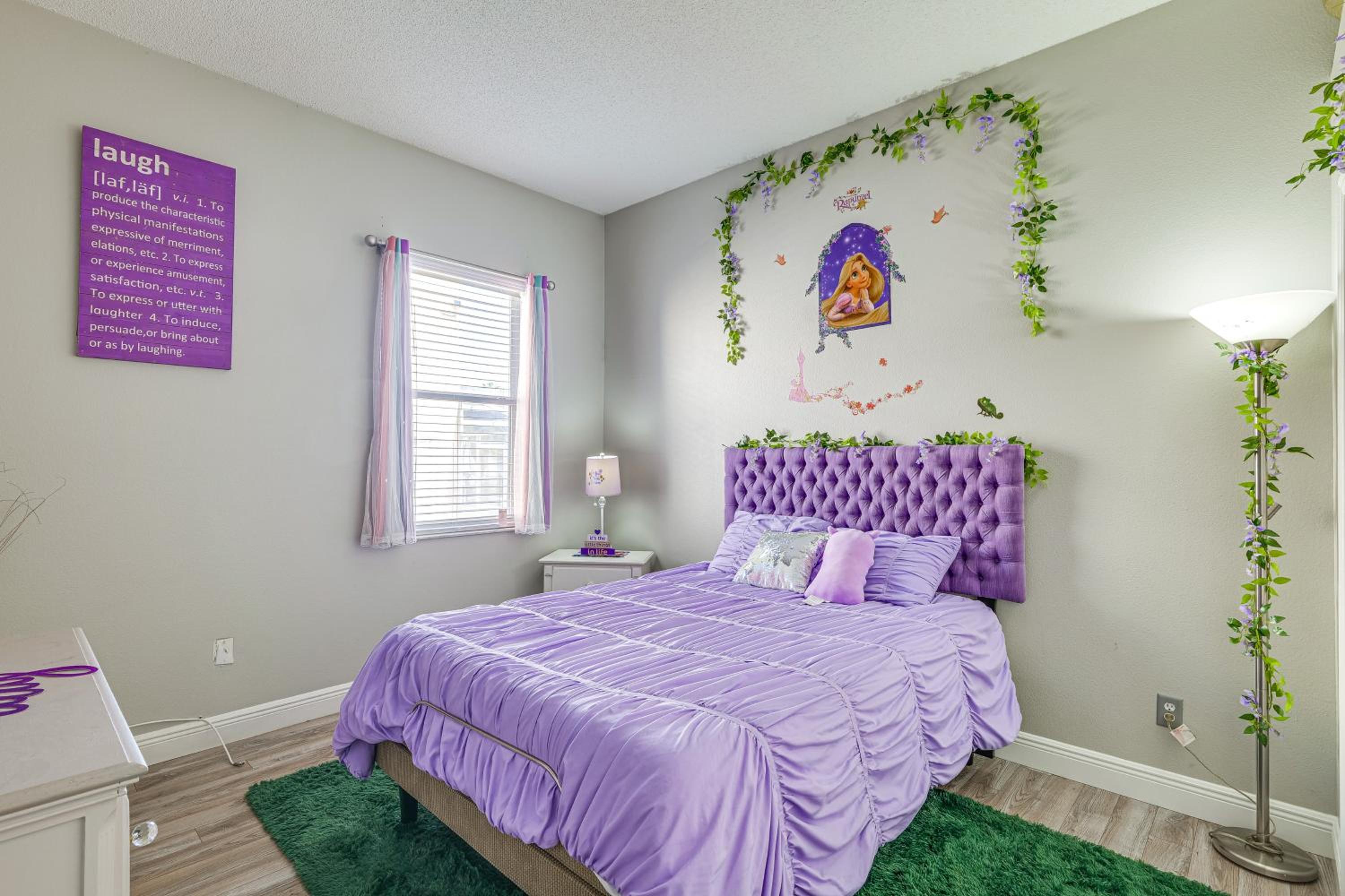 Group-Ready Theme Park Hub with Pool in Davenport