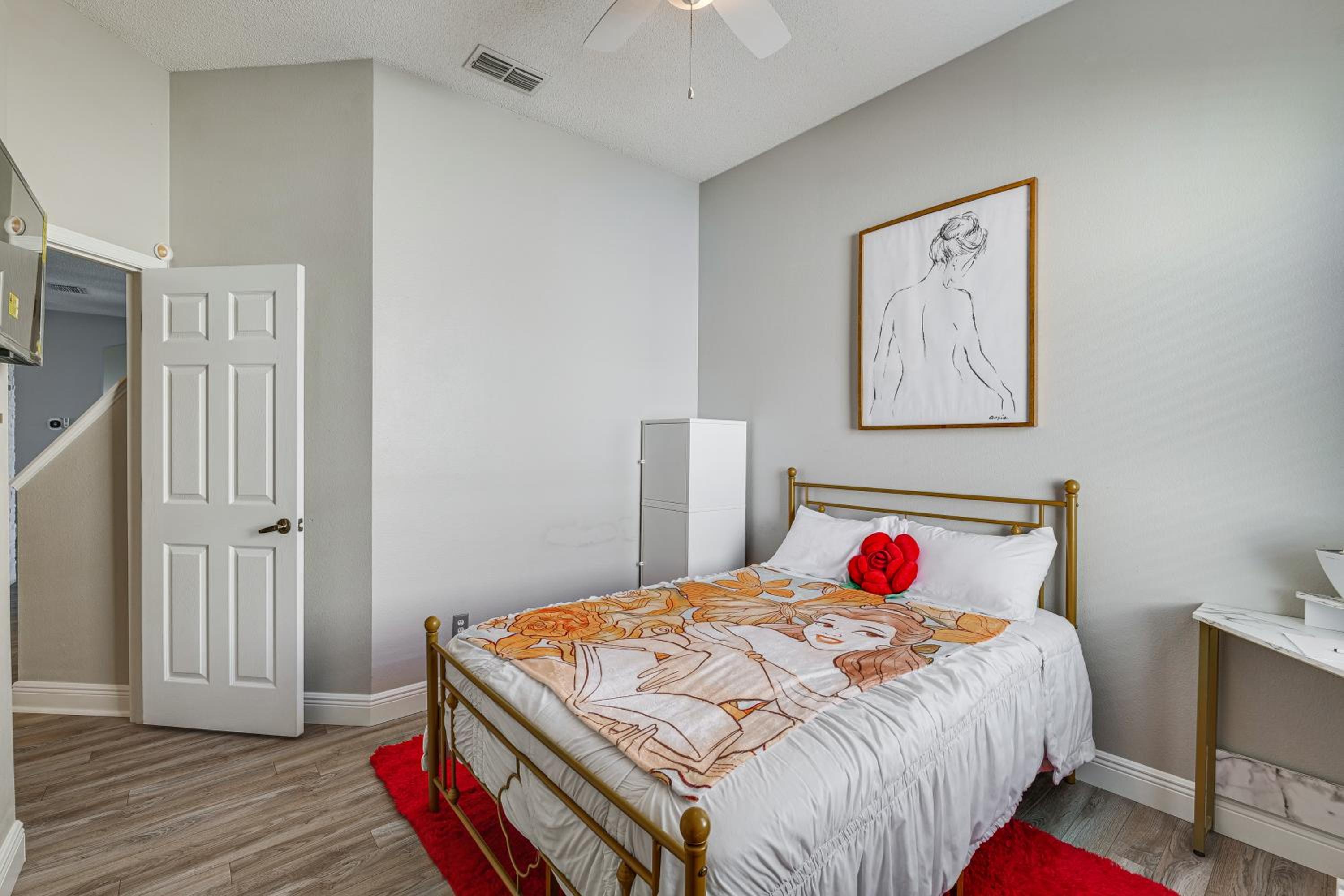 Group-Ready Theme Park Hub with Pool in Davenport