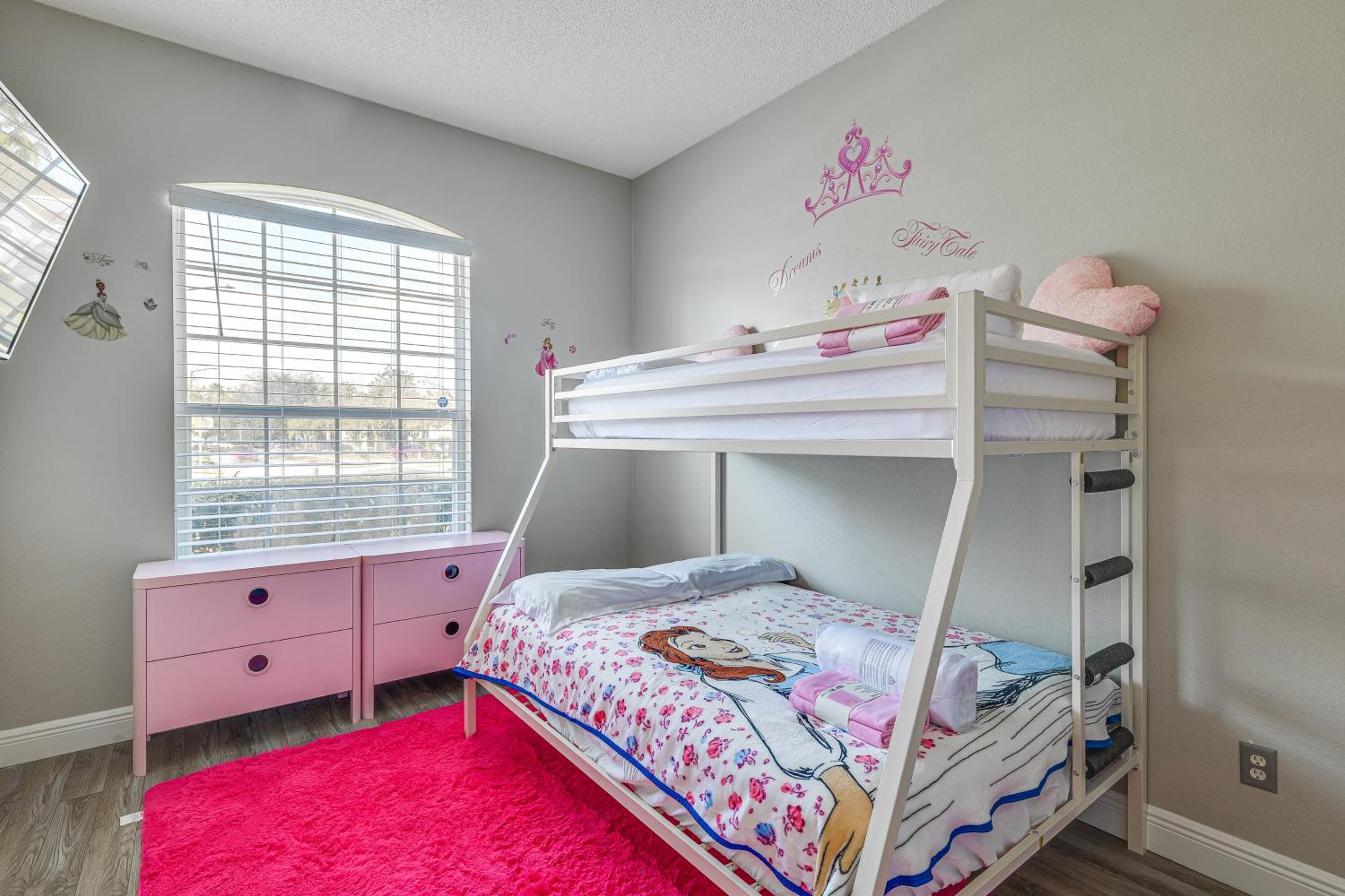 Group-Ready Theme Park Hub with Pool in Davenport