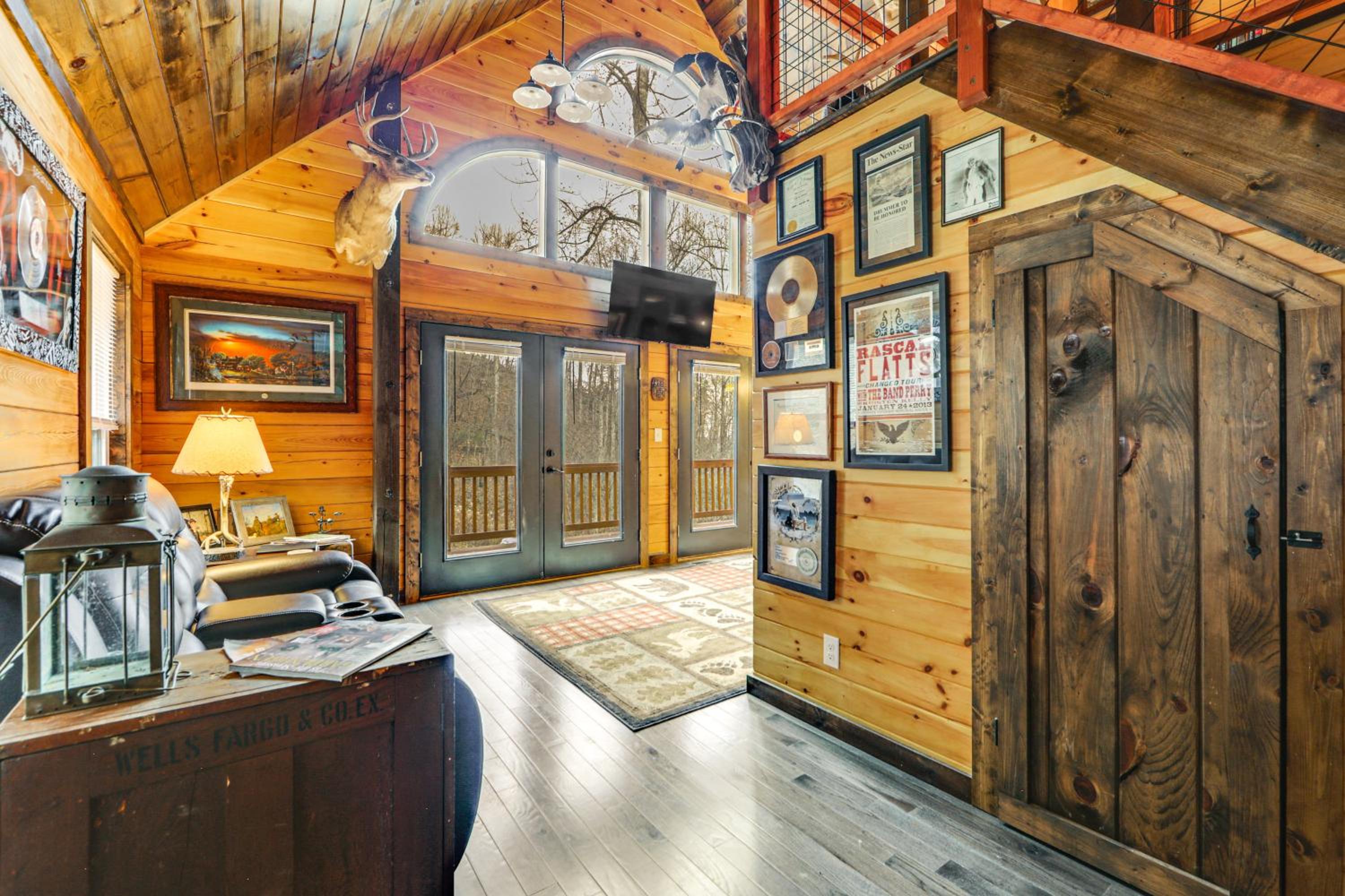 11 Mi to Great Smoky Mountains NP Modern Cabin