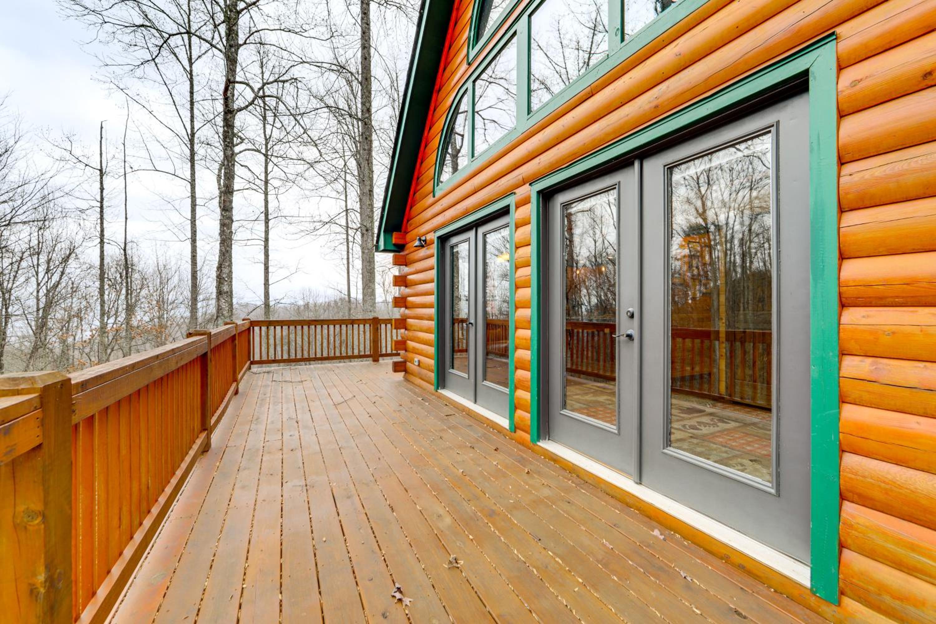 11 Mi to Great Smoky Mountains NP Modern Cabin