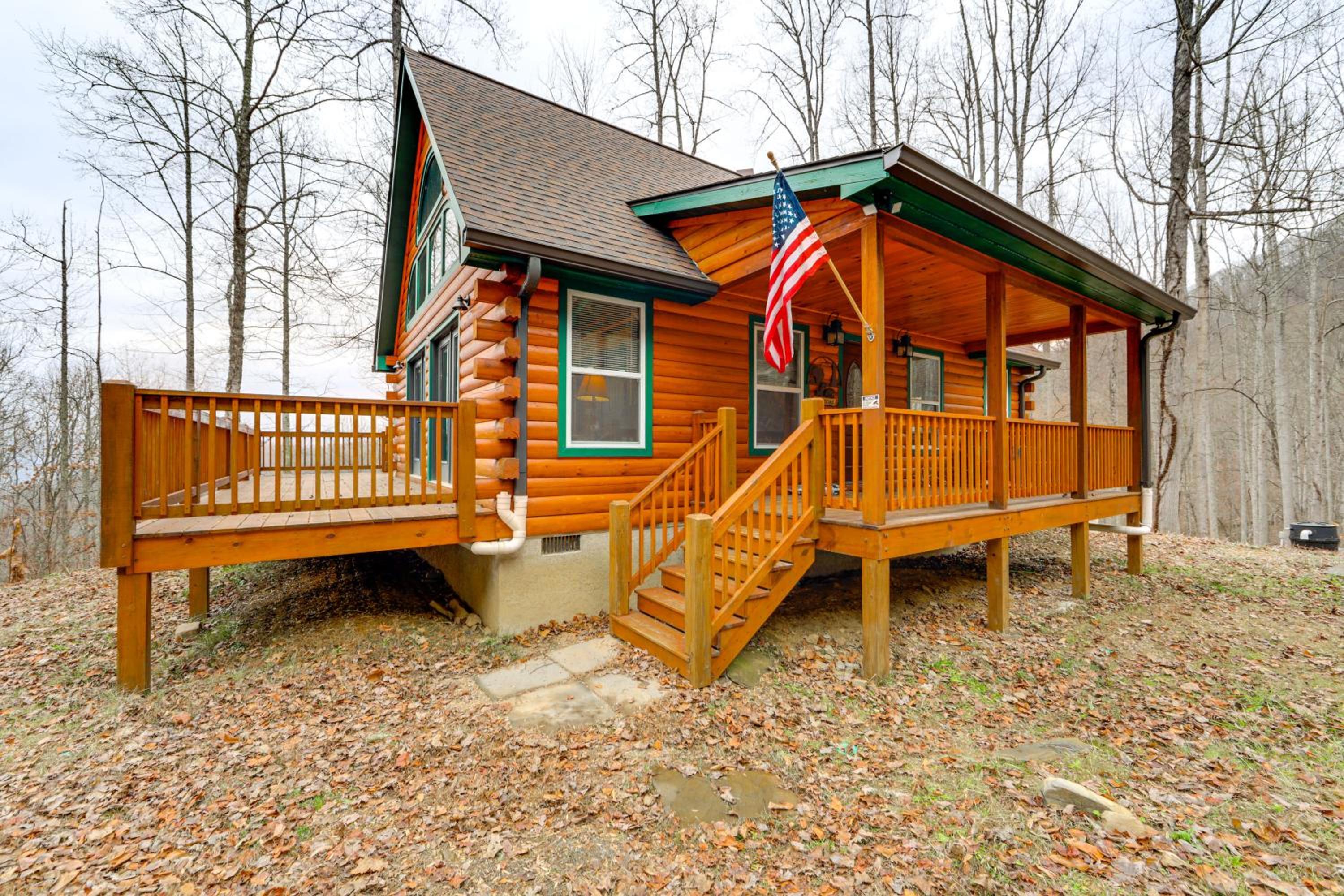 11 Mi to Great Smoky Mountains NP Modern Cabin