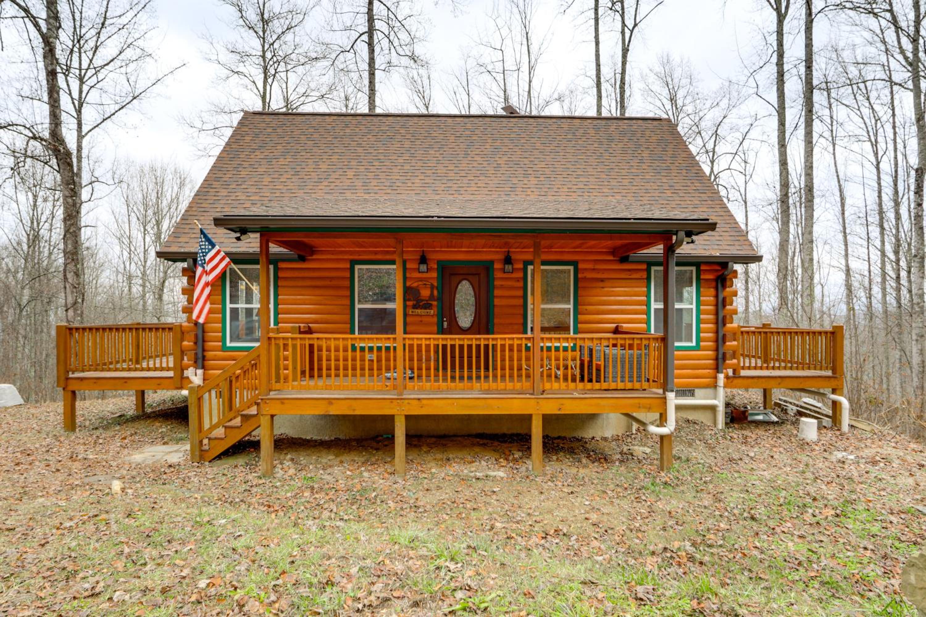 11 Mi to Great Smoky Mountains NP Modern Cabin