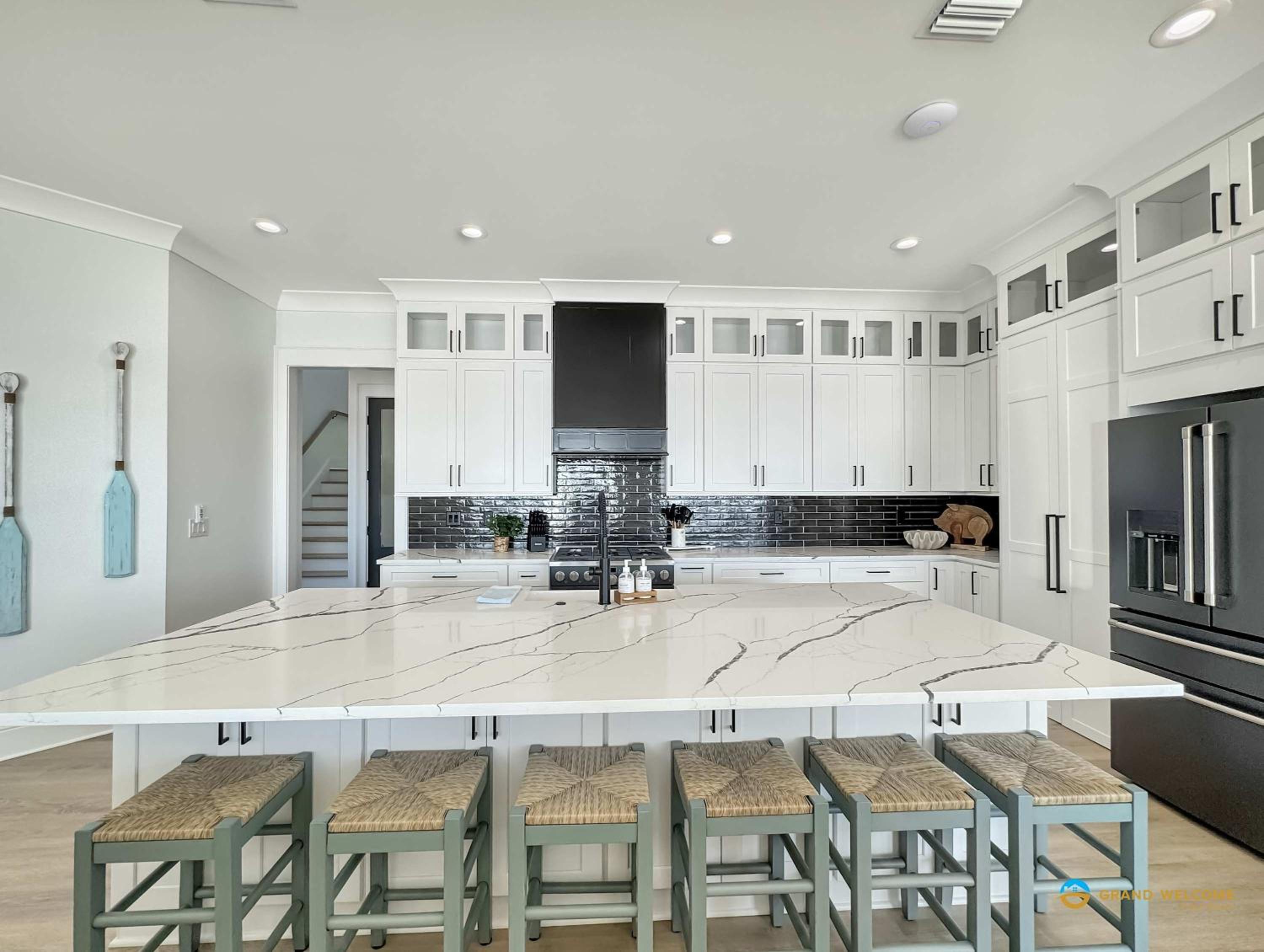 Waterfront Luxury Home for 10 Pool Fireplace