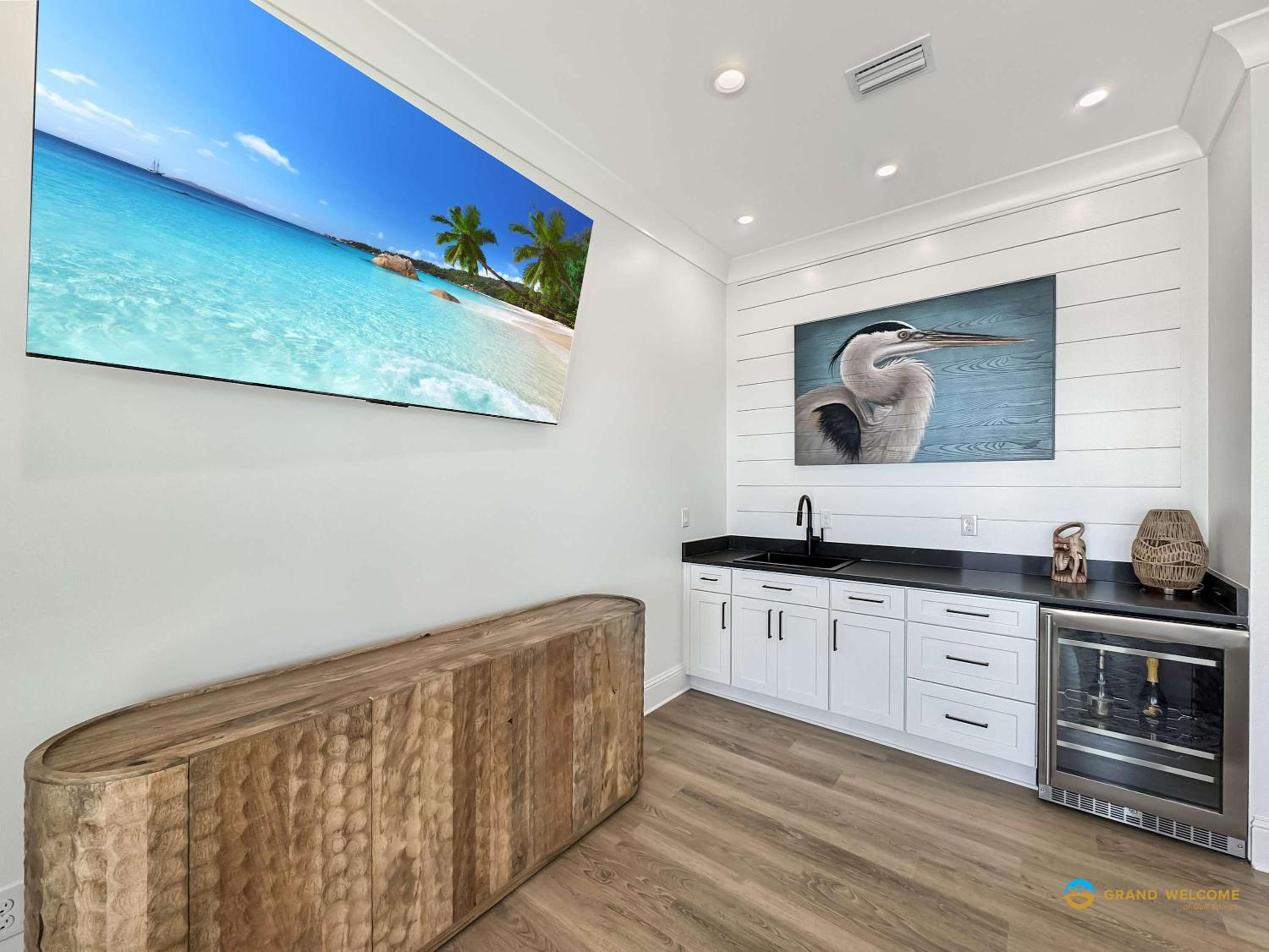 Waterfront Luxury Home for 10 Pool Fireplace