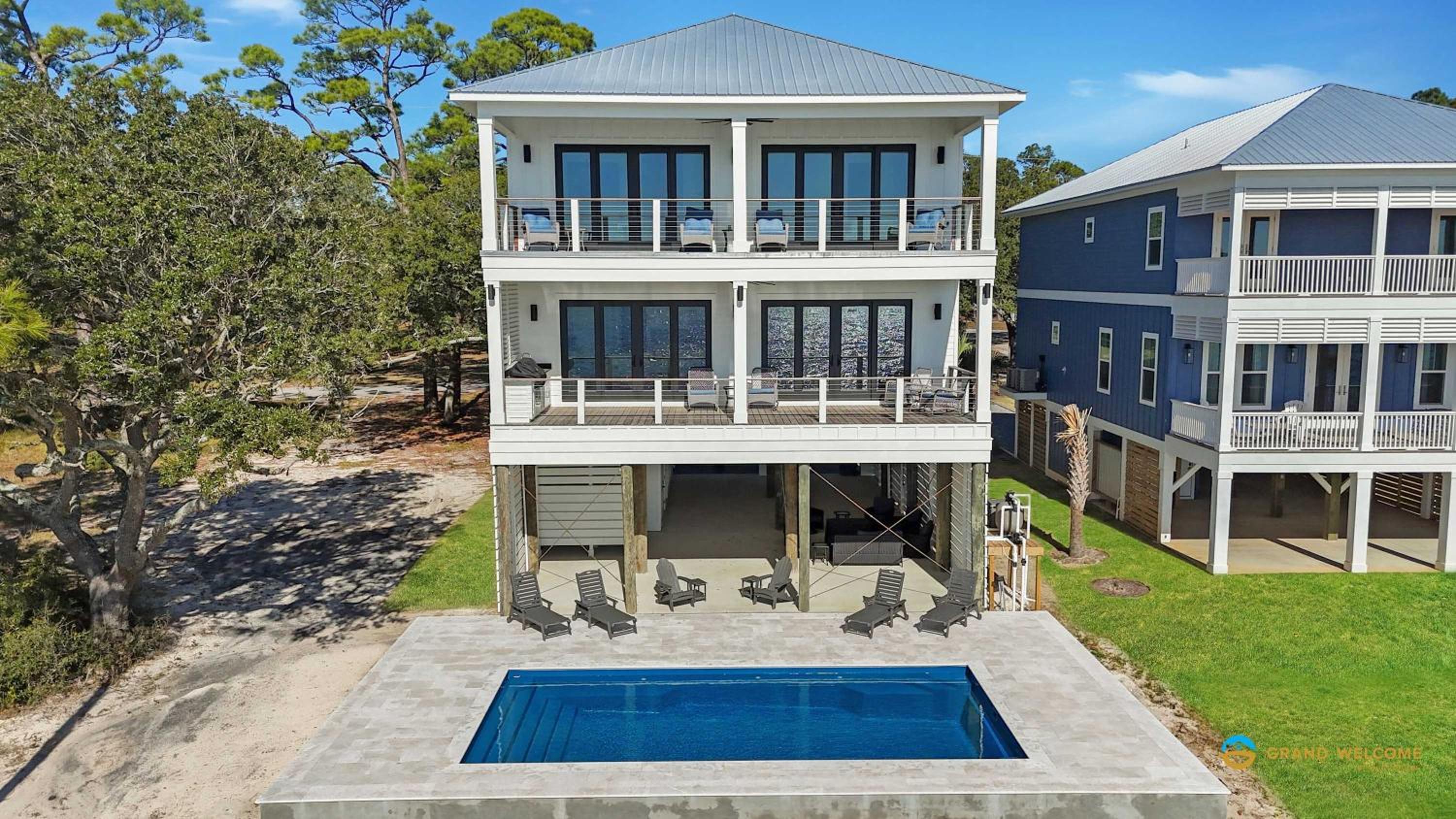 Waterfront Luxury Home for 10 Pool Fireplace