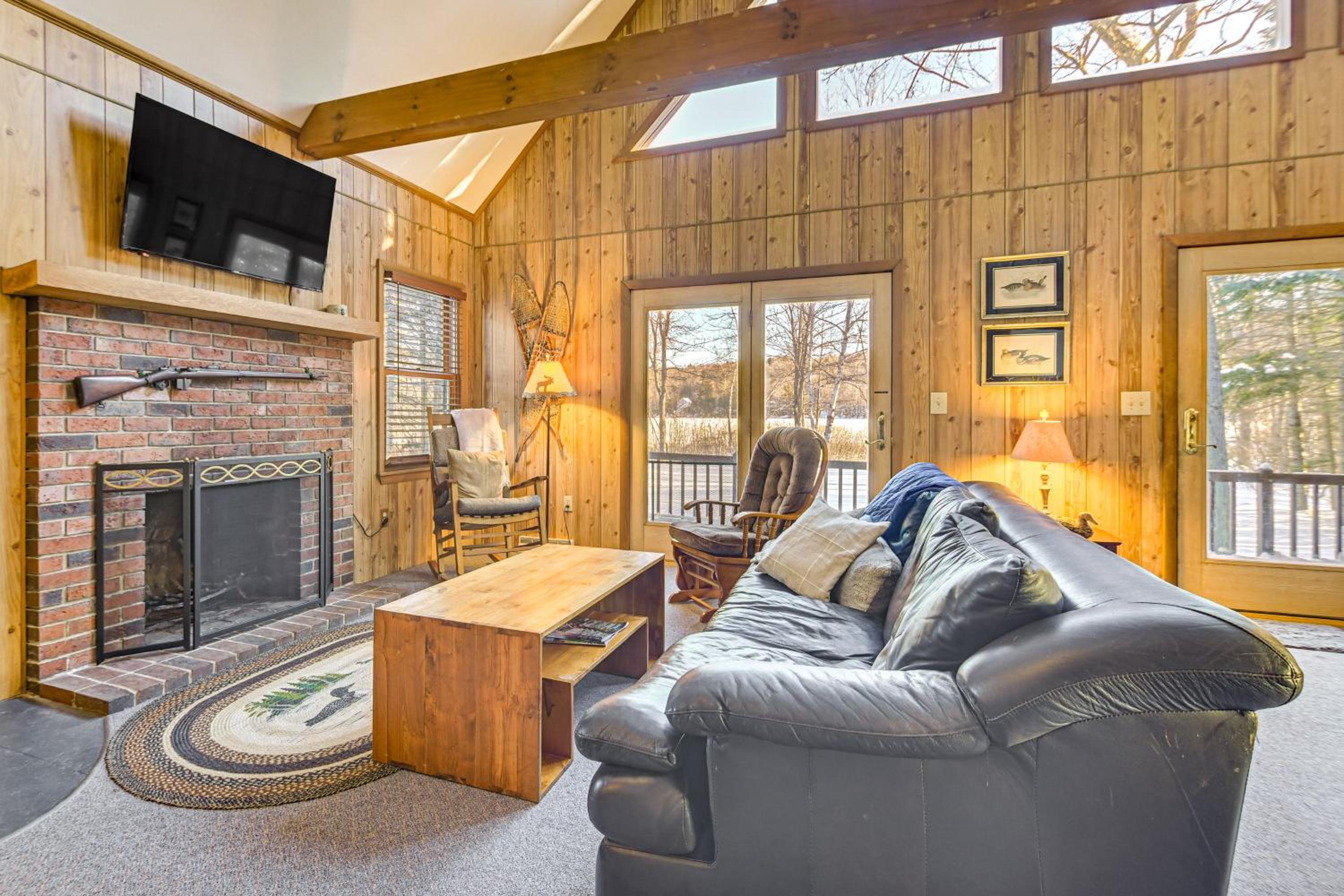 Private Lakefront and Boat Launch! Maine Family Home
