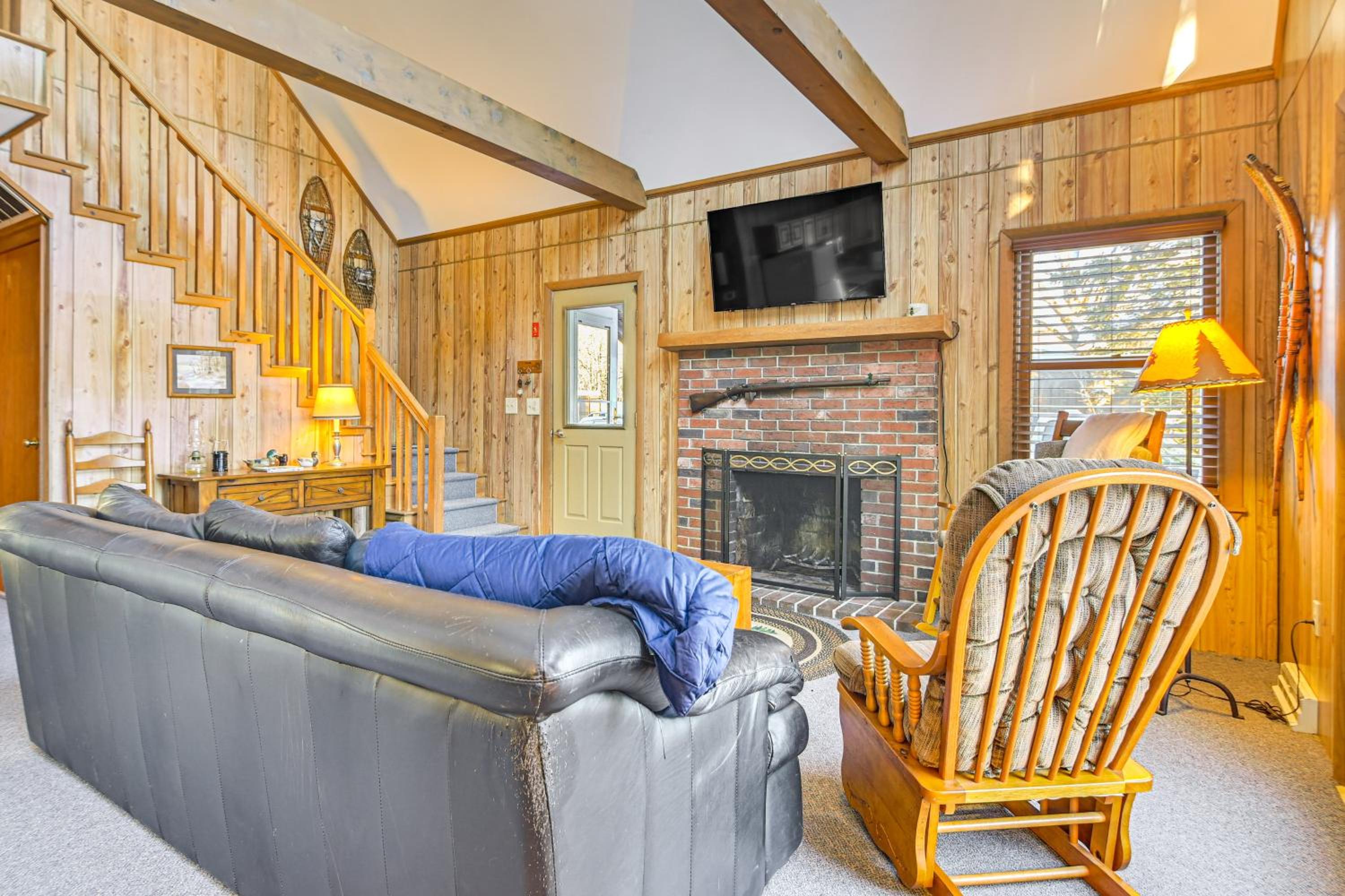 Private Lakefront and Boat Launch! Maine Family Home