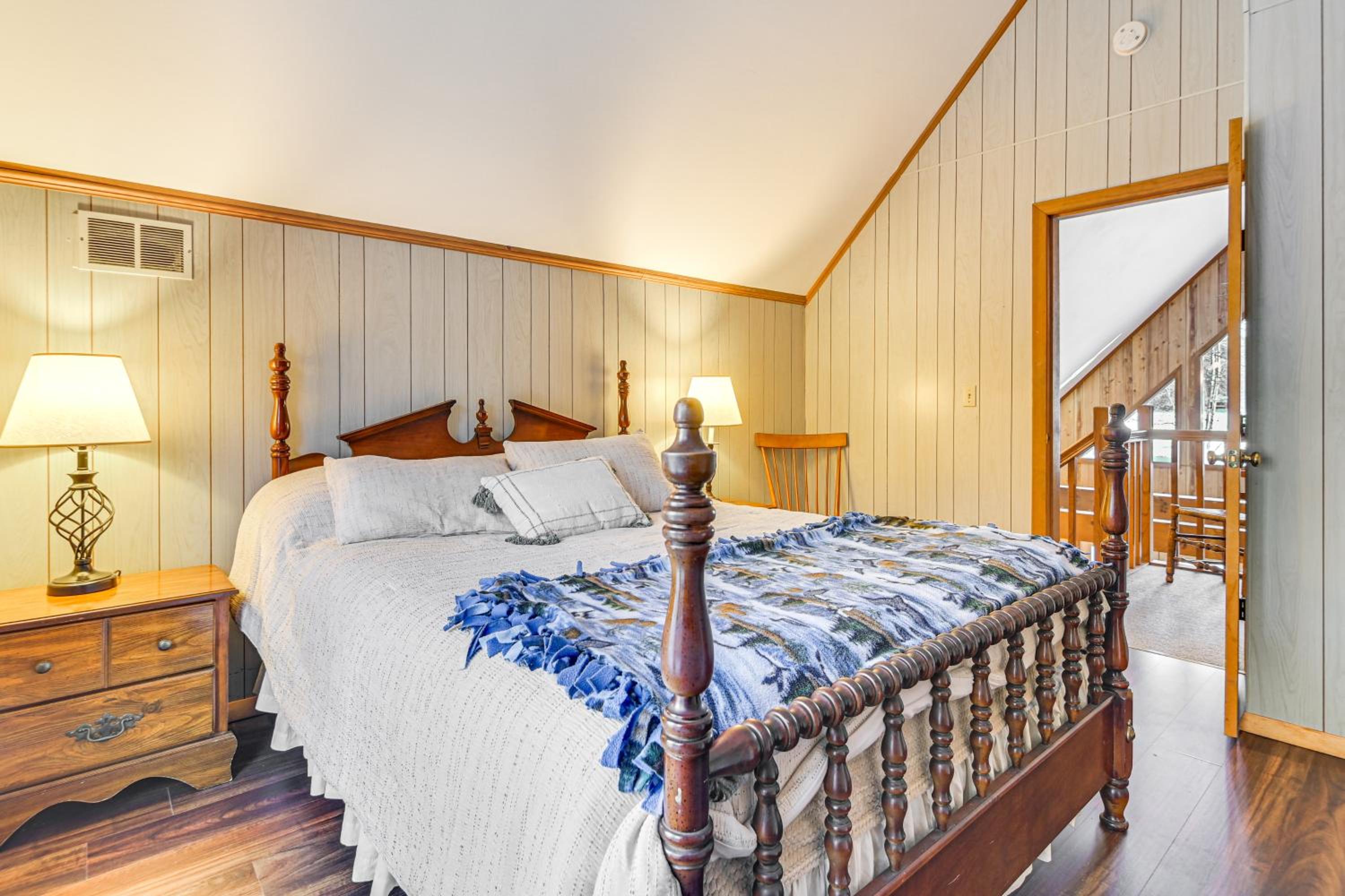 Private Lakefront and Boat Launch! Maine Family Home