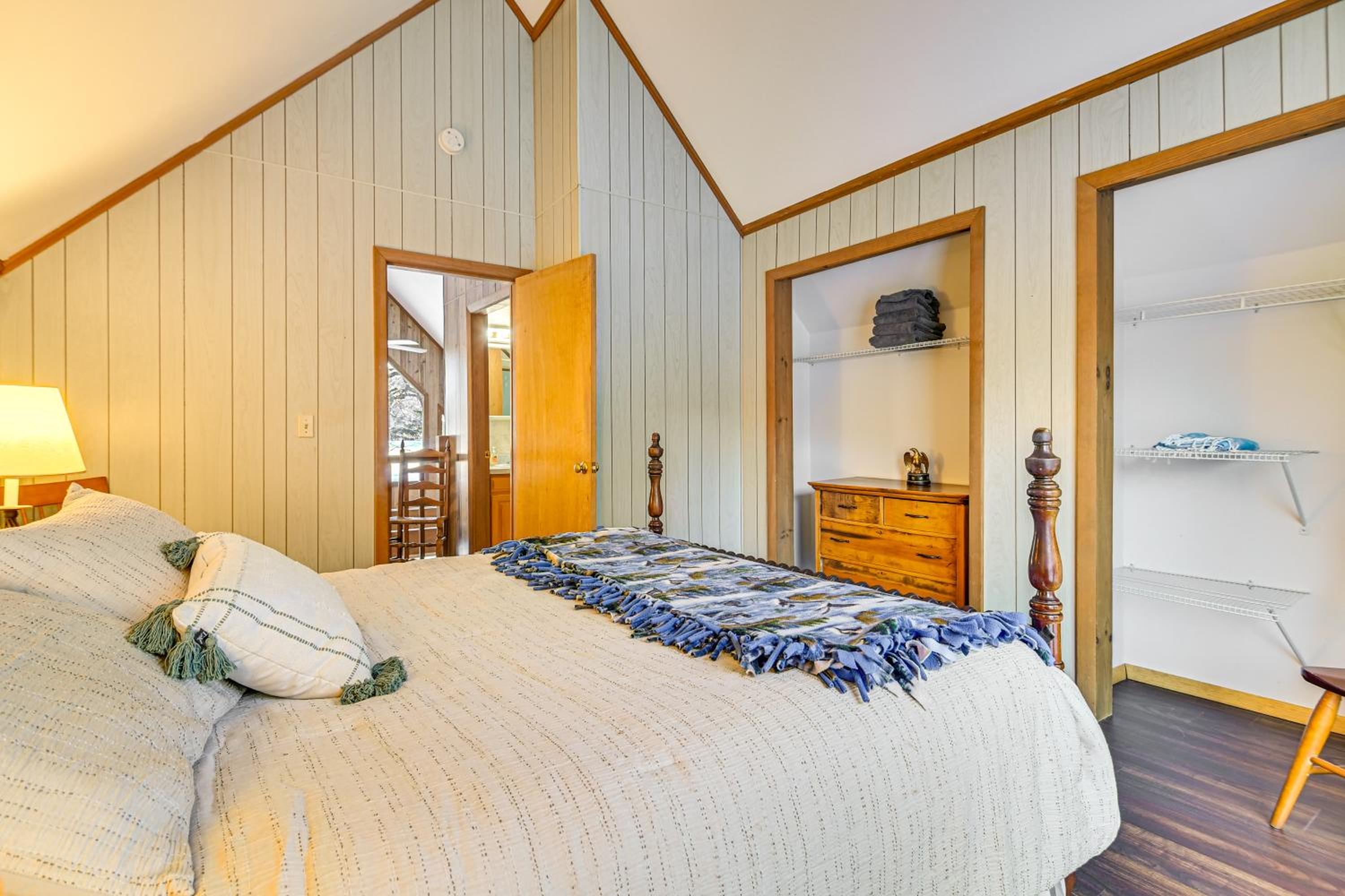 Private Lakefront and Boat Launch! Maine Family Home