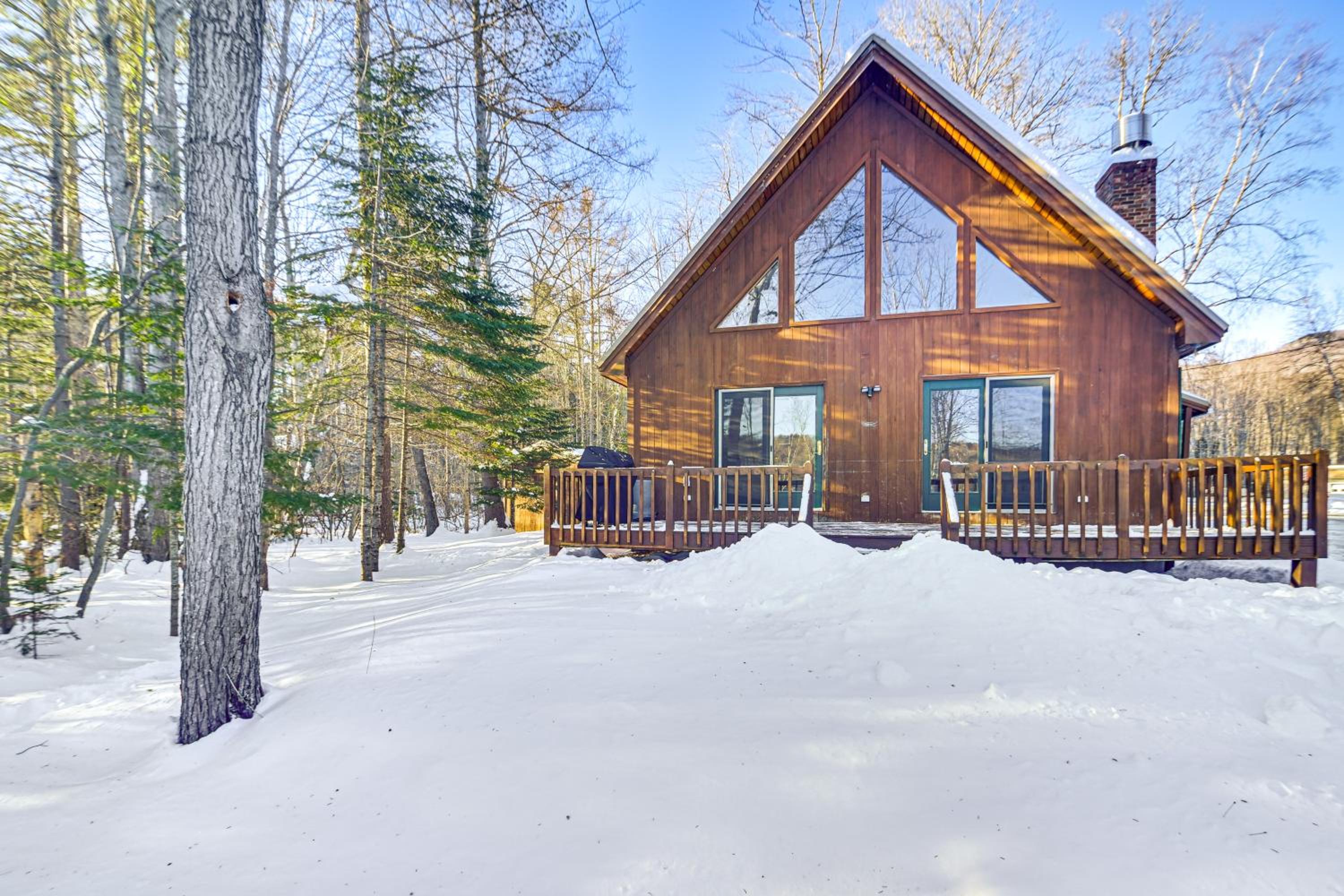 Private Lakefront and Boat Launch! Maine Family Home