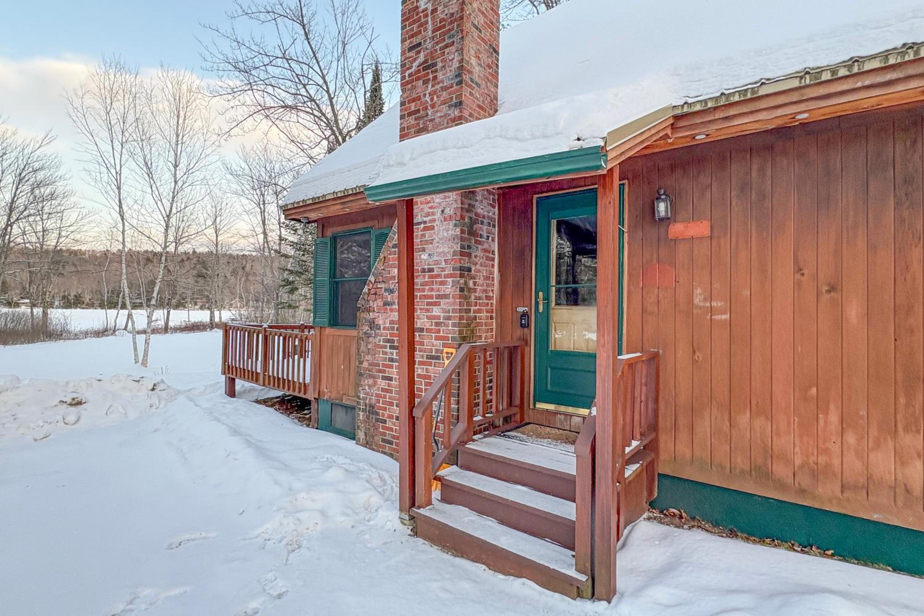 Private Lakefront and Boat Launch! Maine Family Home