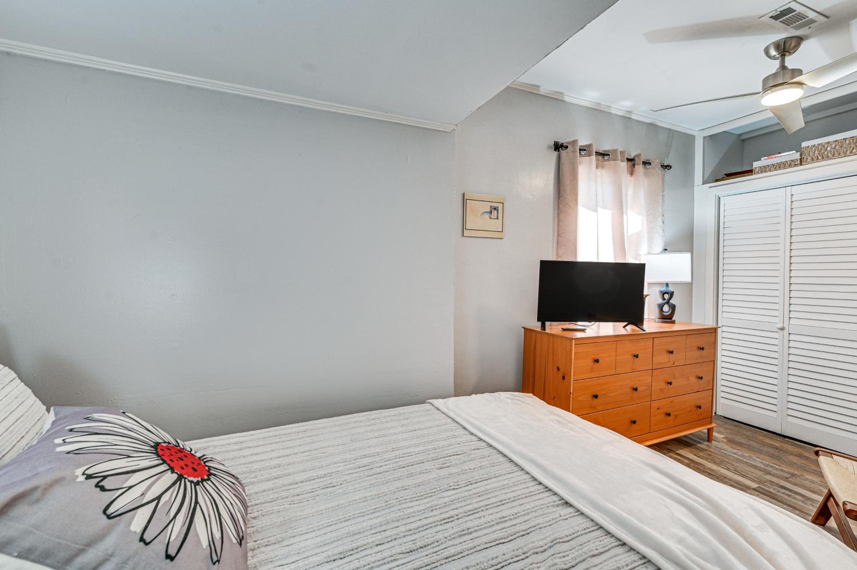 Walk to the Neuse River! New Bern Vacation Rental