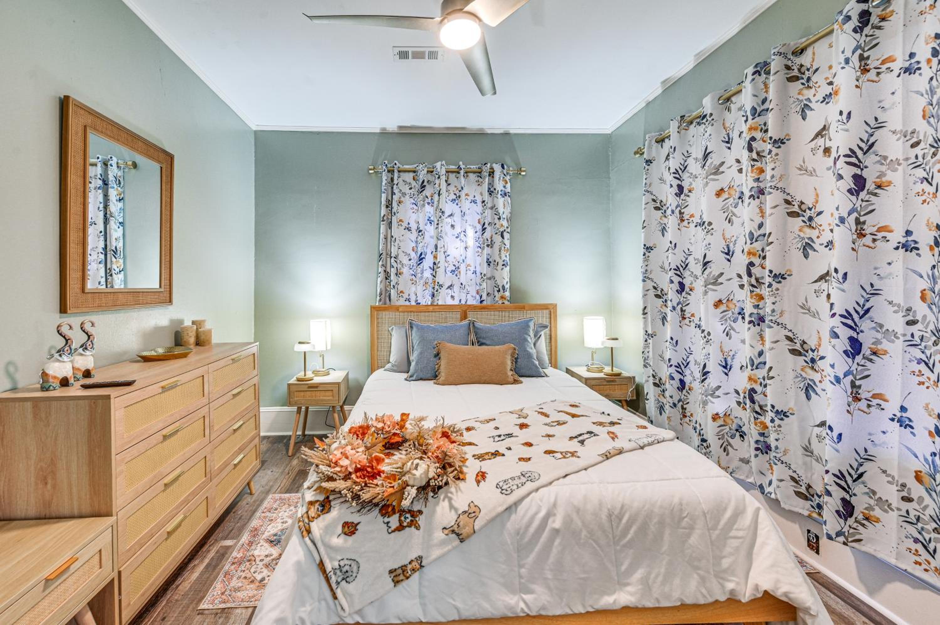 Walk to the Neuse River! New Bern Vacation Rental