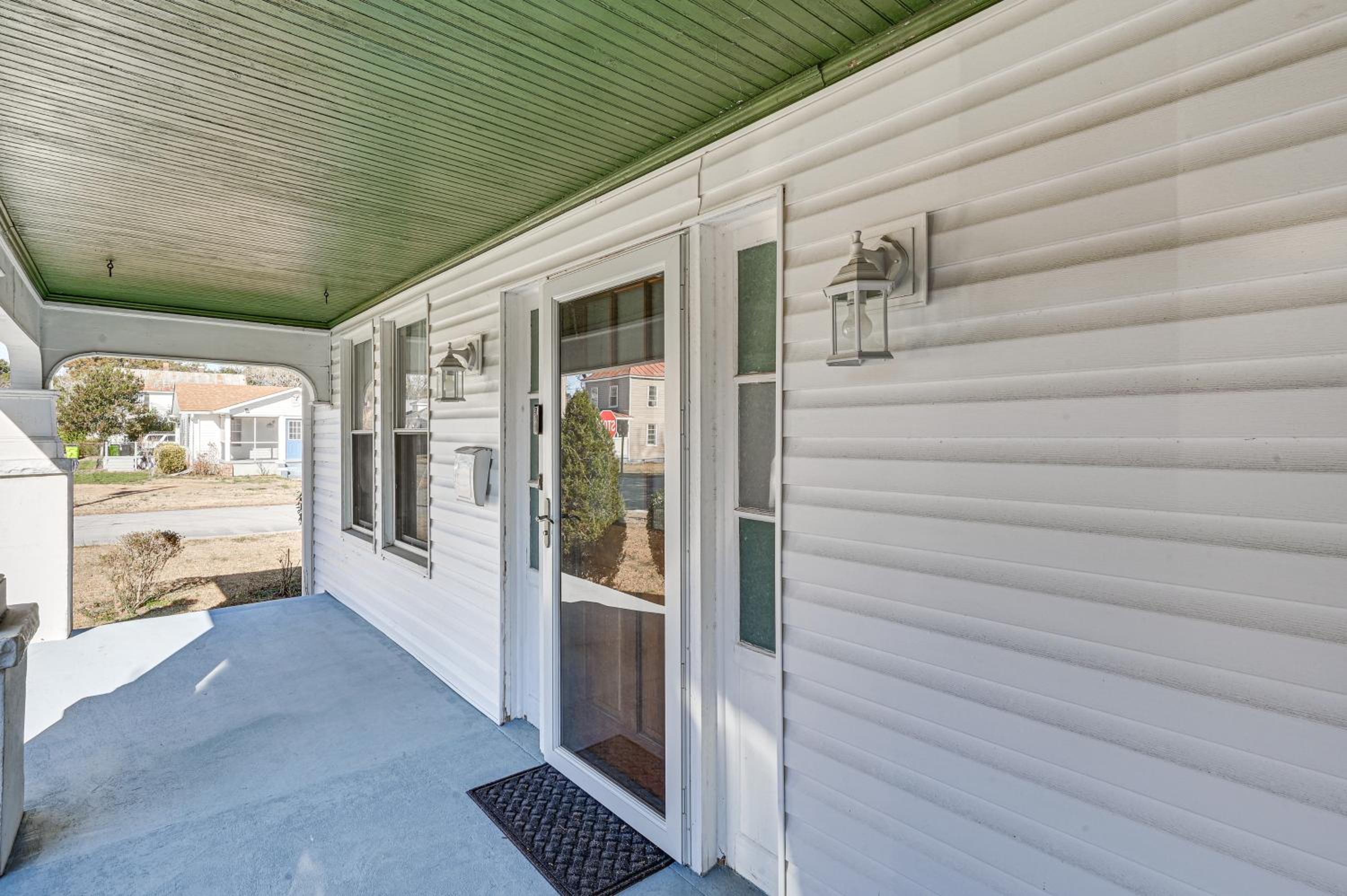 Walk to the Neuse River! New Bern Vacation Rental