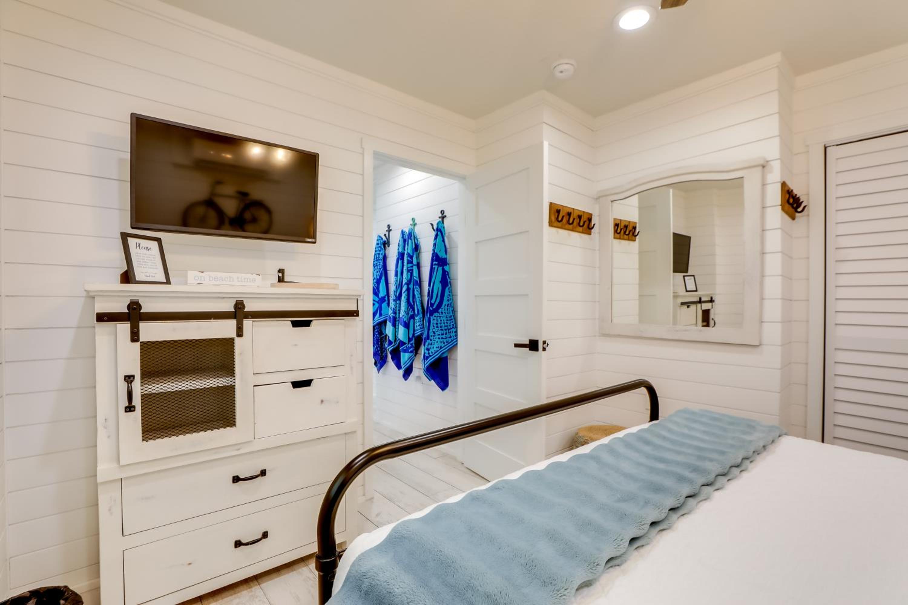 Bayfront Retreat Across From Treasure Island Beach
