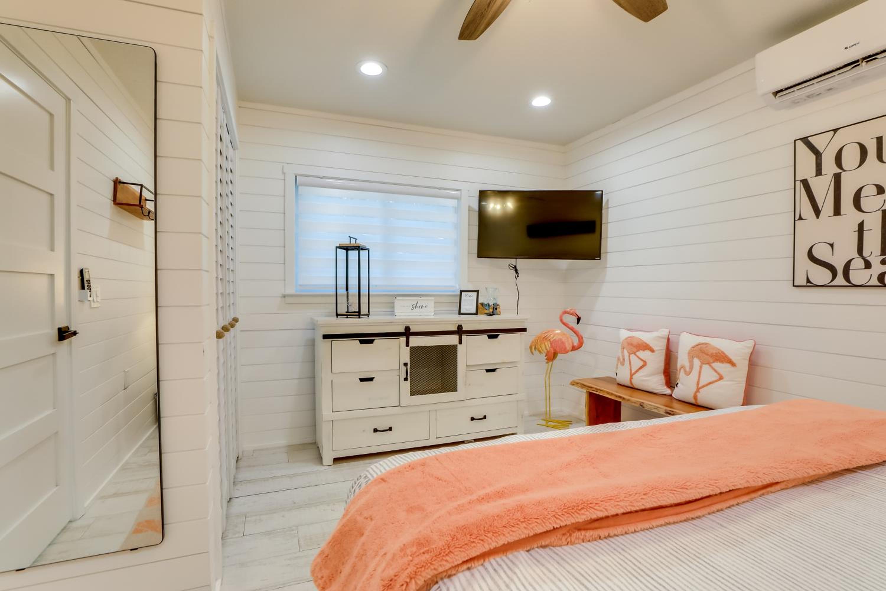 Bayfront Retreat Across From Treasure Island Beach