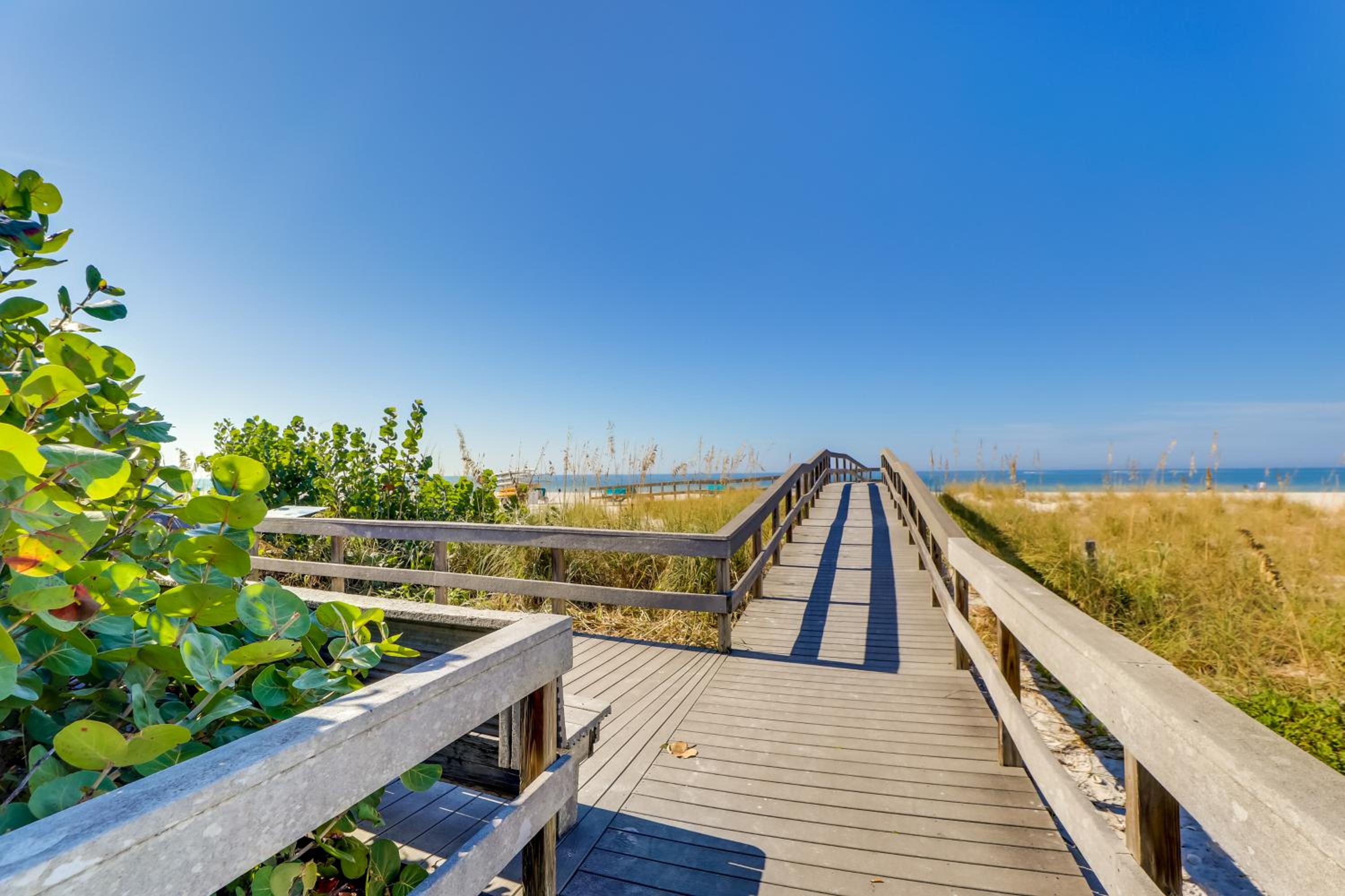 Bayfront Retreat Across From Treasure Island Beach