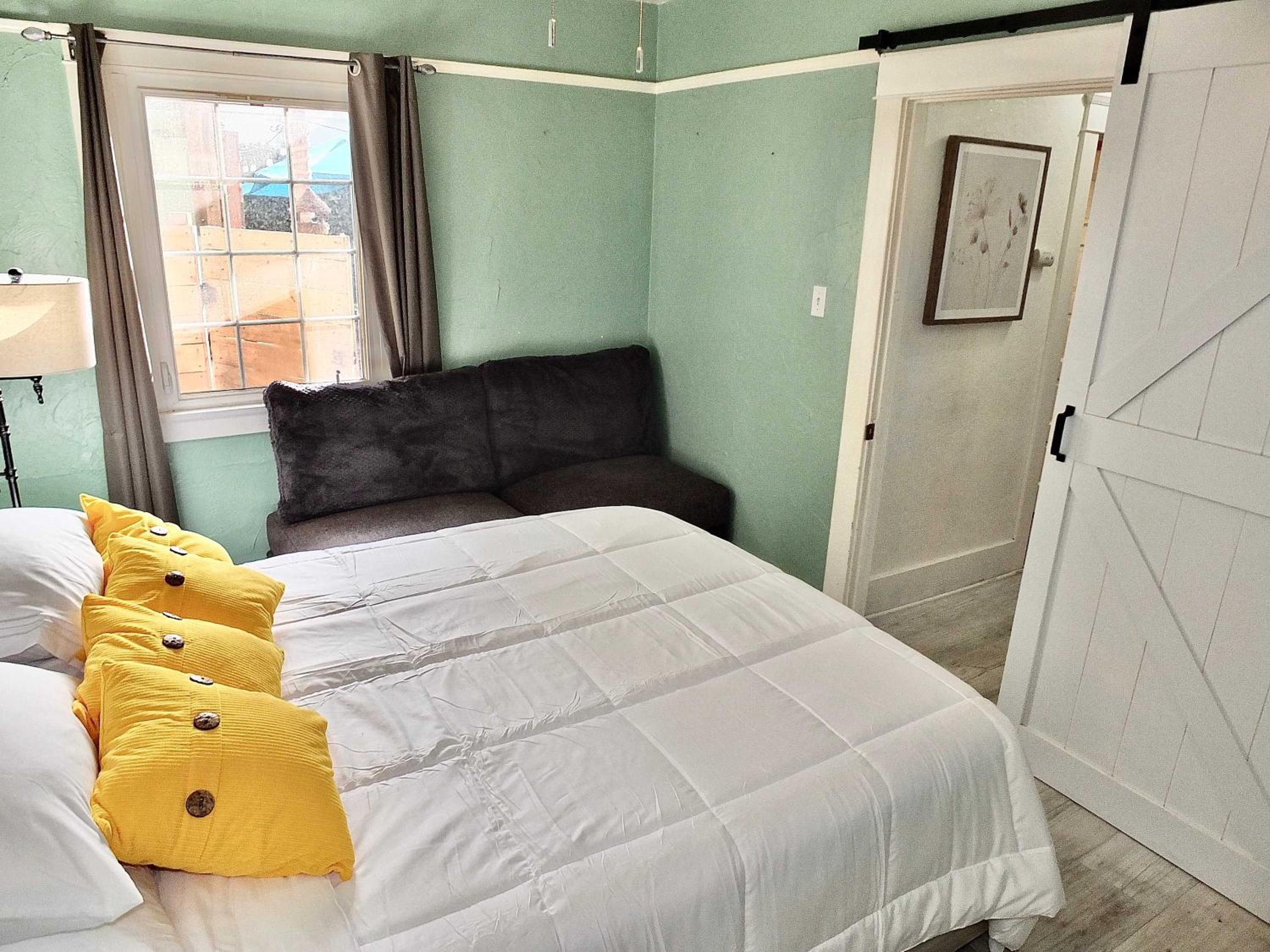 Eastside Garden Hideaway For 4 Perfect Location for World Cup Attendees