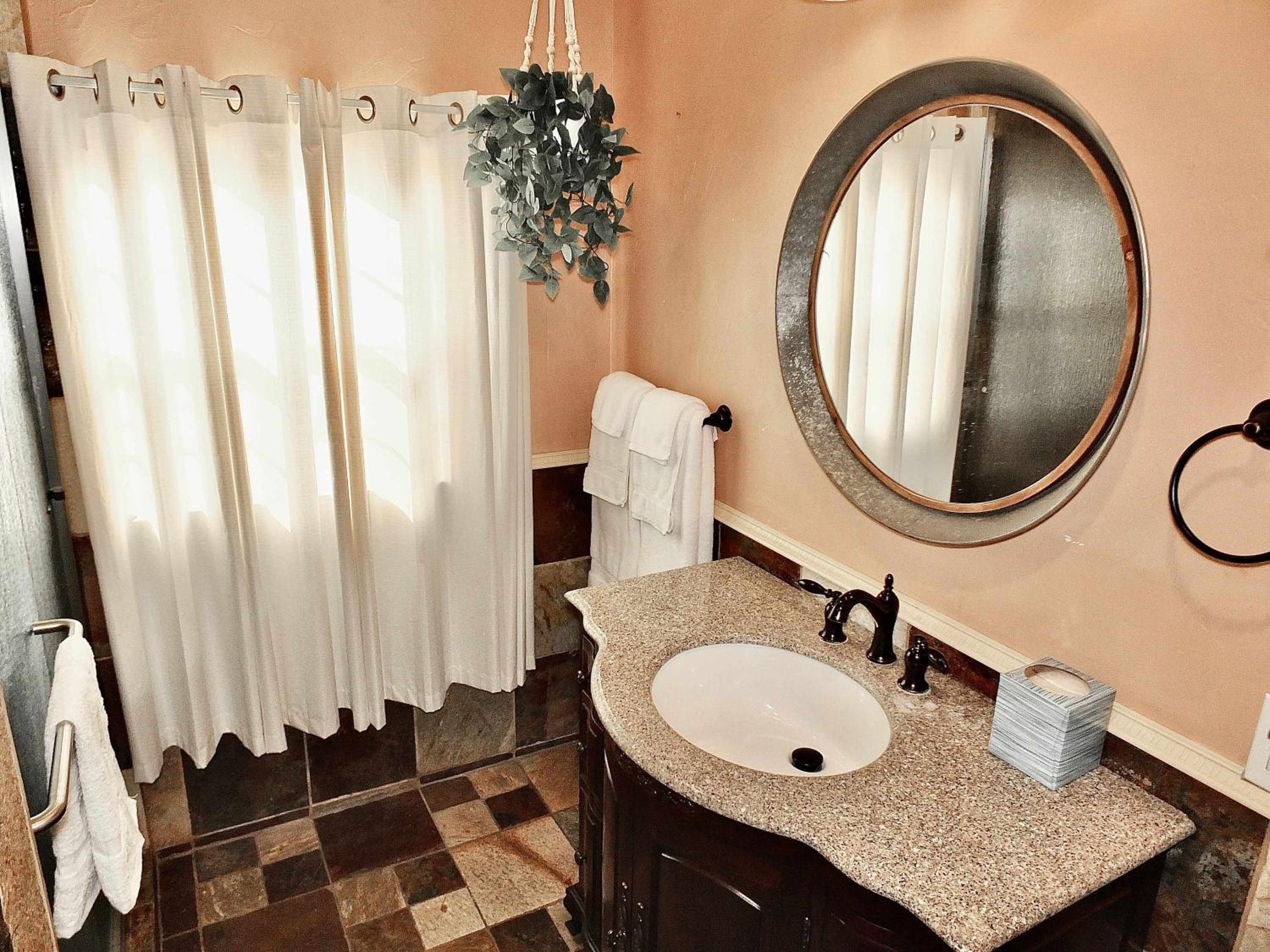Eastside Garden Hideaway For 4 Perfect Location for World Cup Attendees