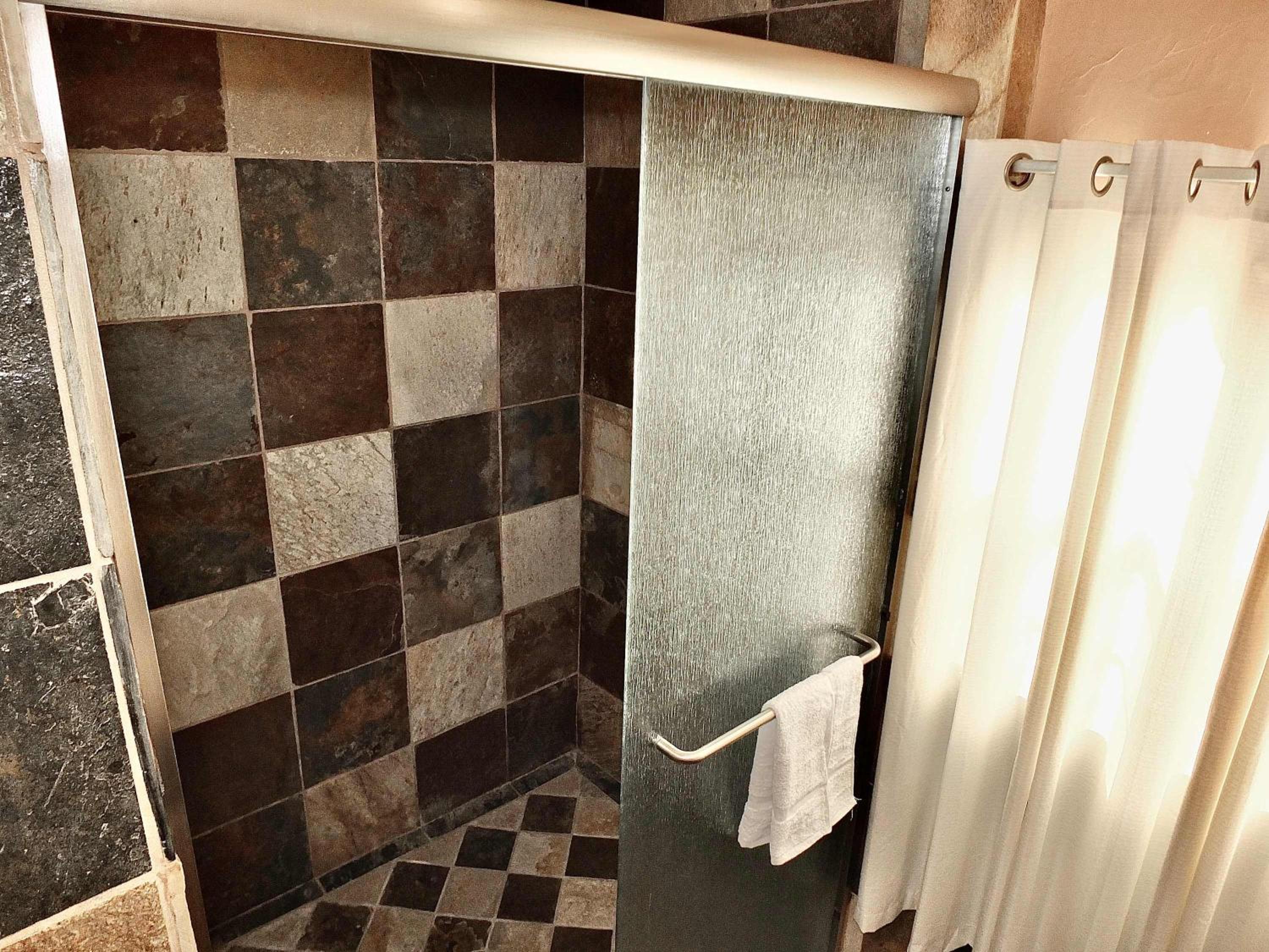 Eastside Garden Hideaway For 4 Perfect Location for World Cup Attendees
