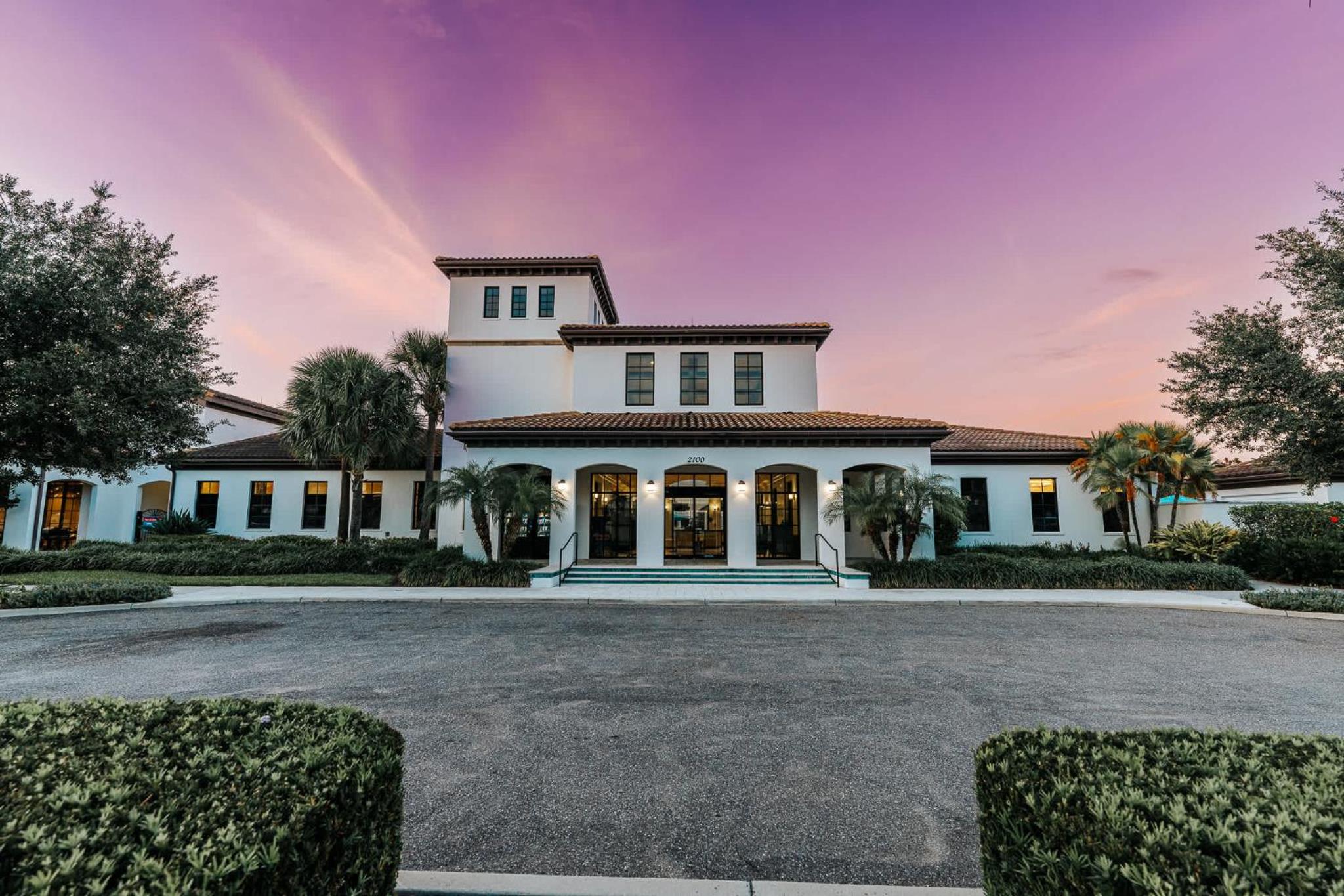 Upstay Epic Windsor Home w Pool Cinema & Games