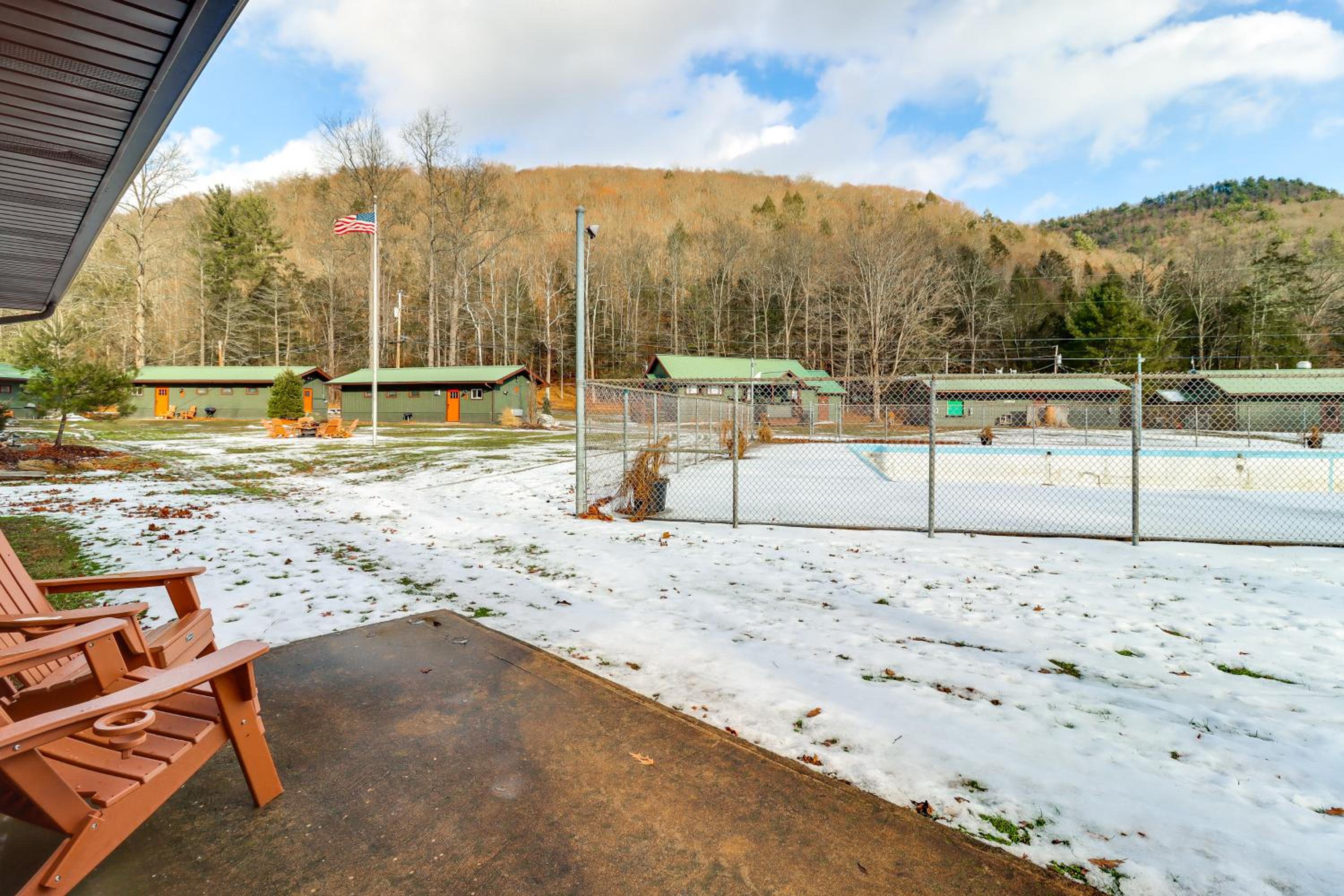 Deluxe Cabin D at Elk Creek Escape! Pets Welcome