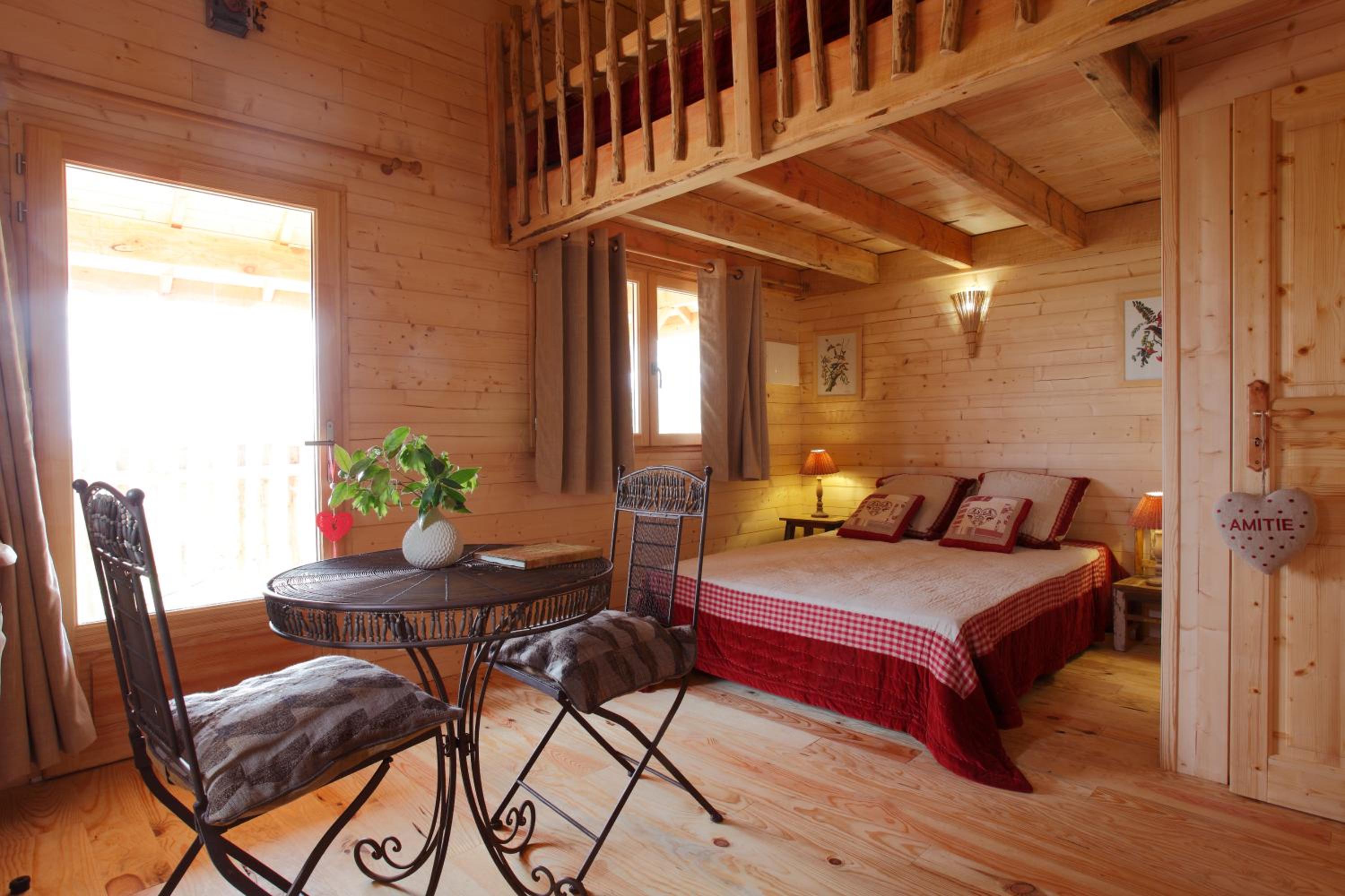 Les Cabanes des Benauges view 2