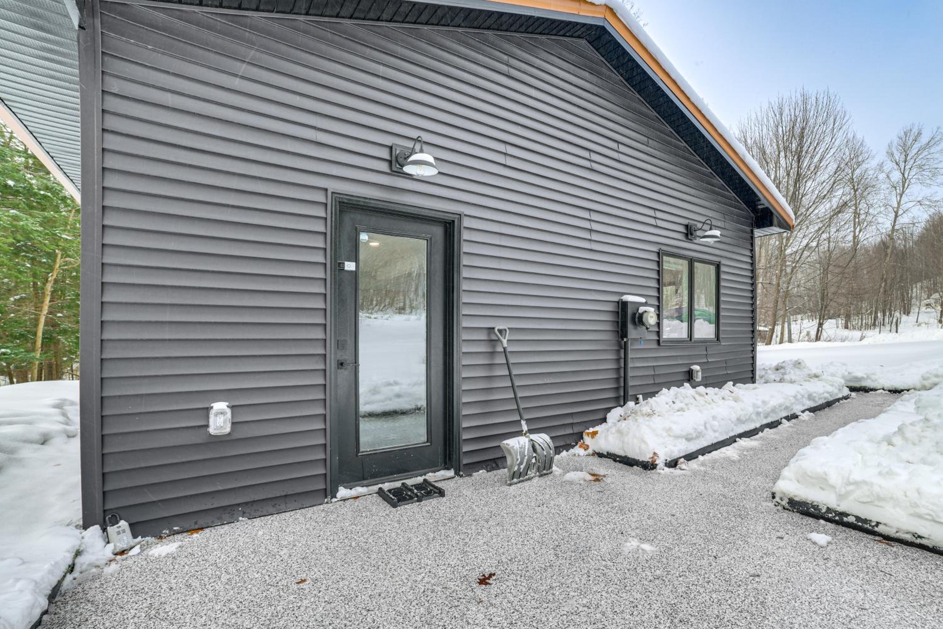 6 Mi to Boyne Mtn Cozy and Private Couples Cottage