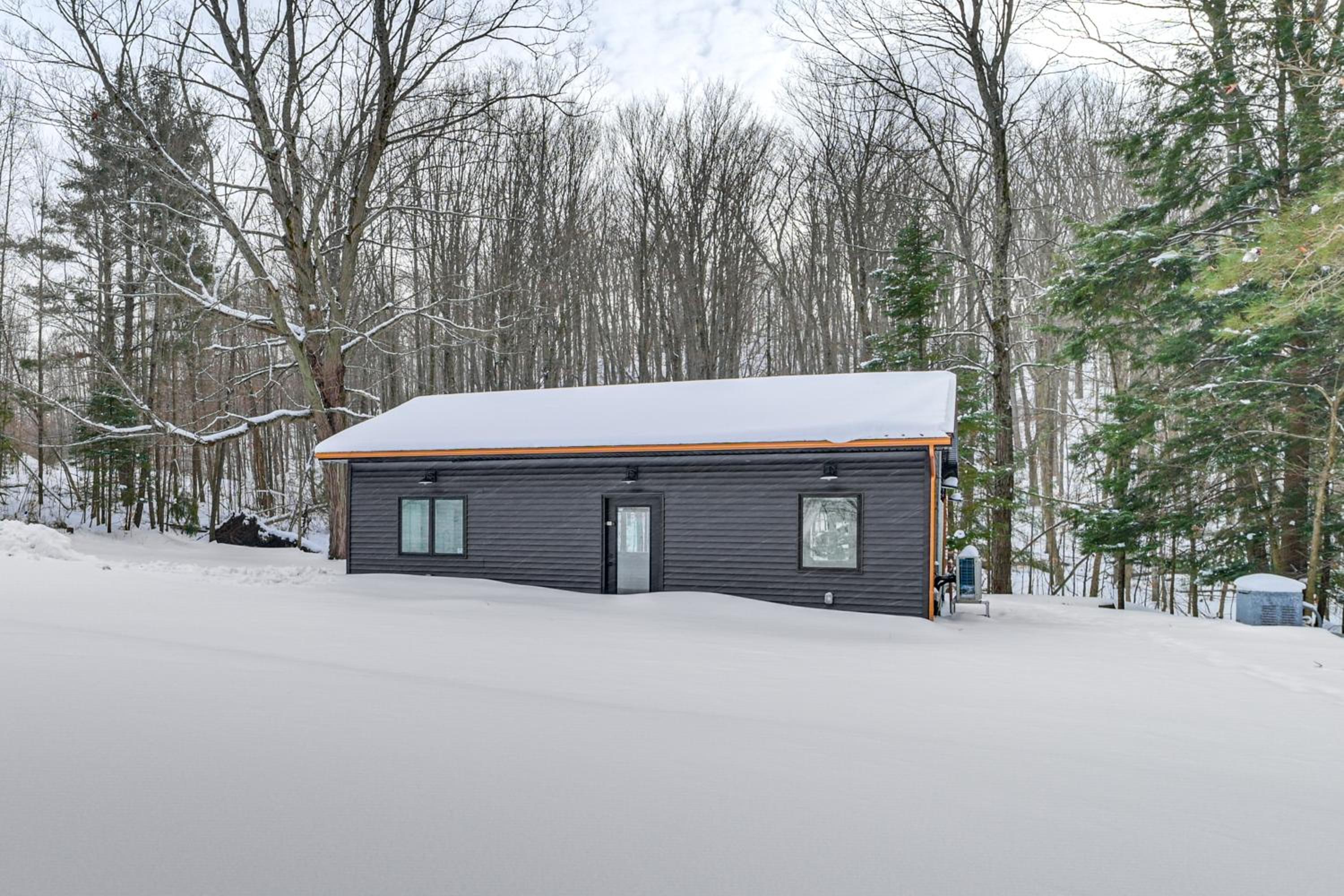 6 Mi to Boyne Mtn Cozy and Private Couples Cottage