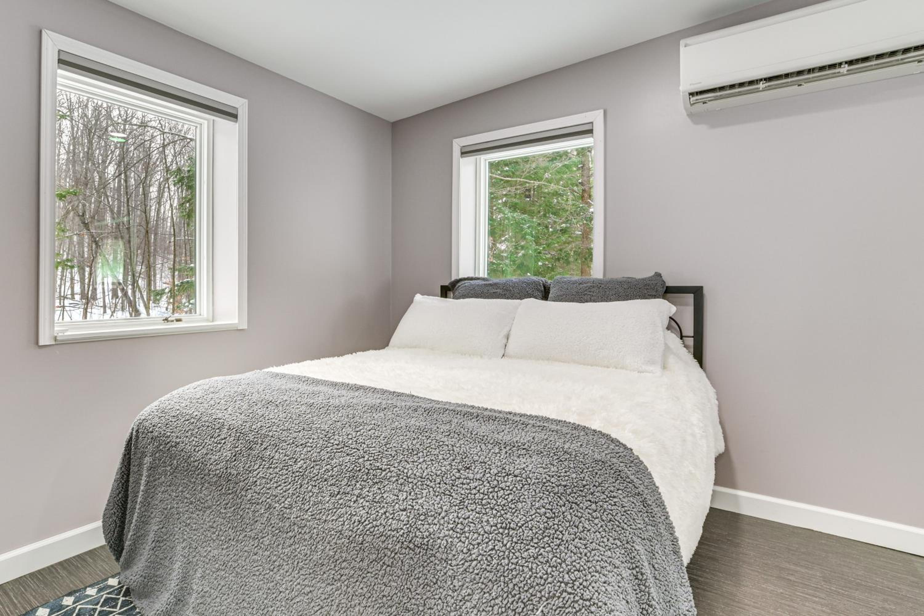 6 Mi to Boyne Mtn Cozy and Private Couples Cottage