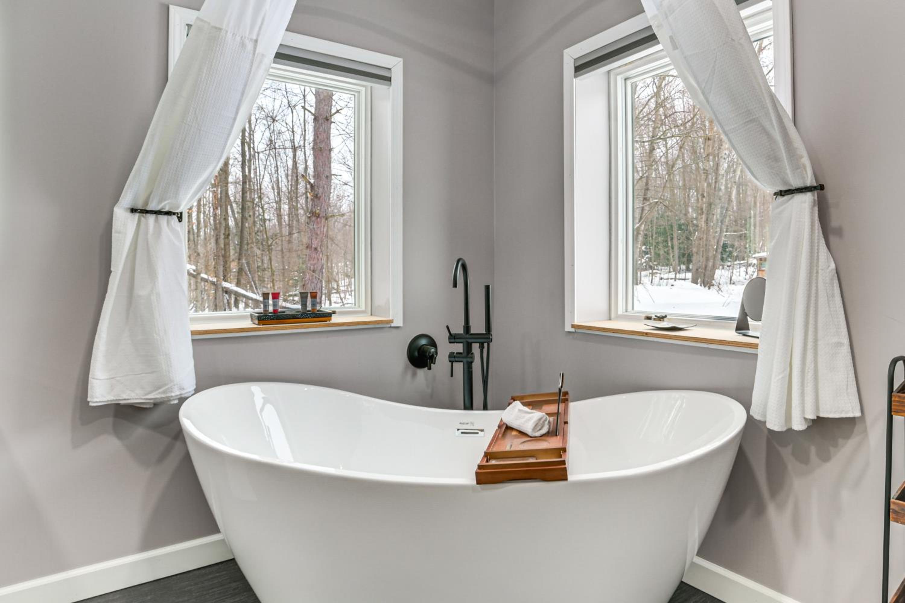 6 Mi to Boyne Mtn Cozy and Private Couples Cottage