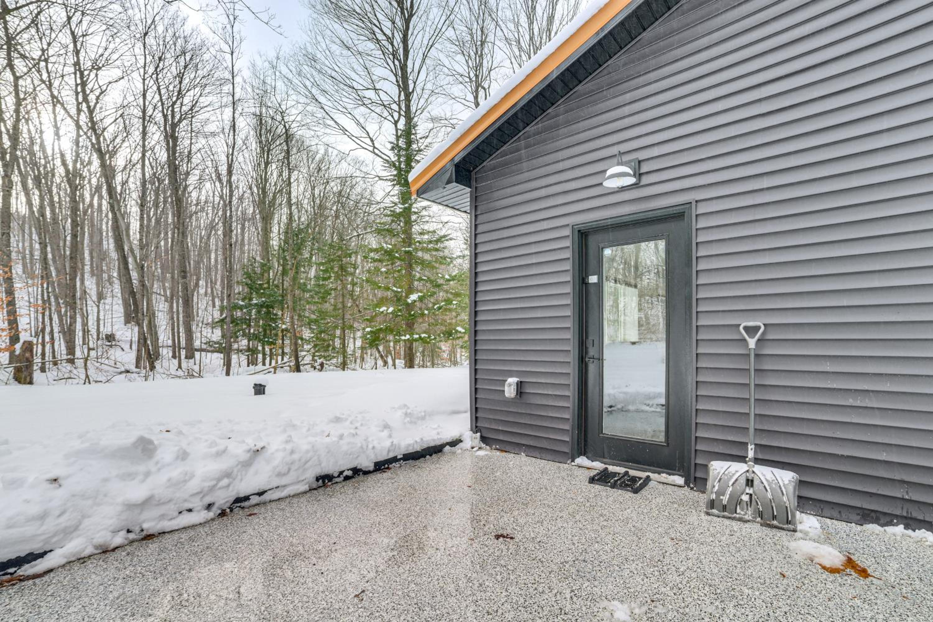 6 Mi to Boyne Mtn Cozy and Private Couples Cottage