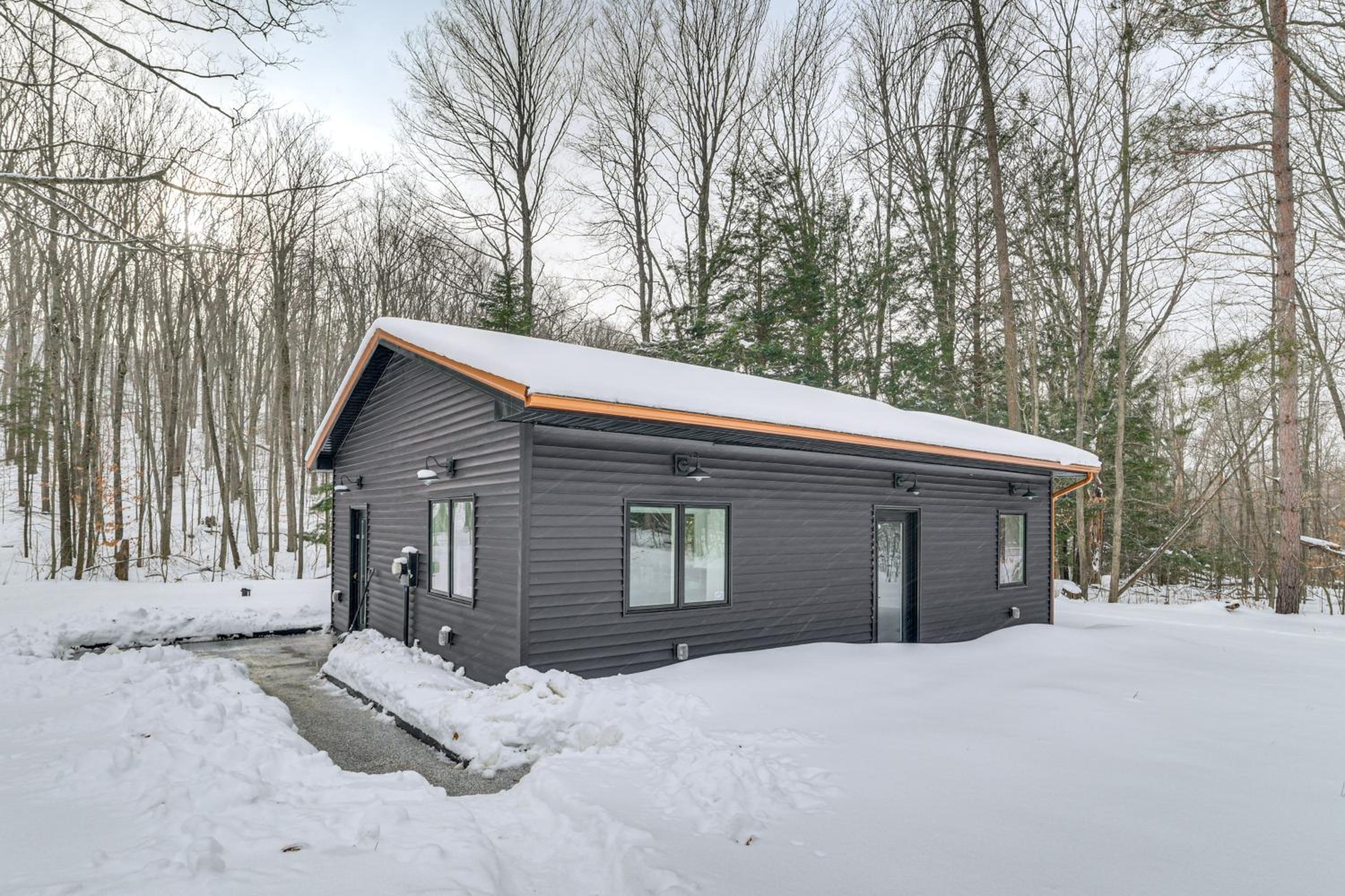 6 Mi to Boyne Mtn Cozy and Private Couples Cottage